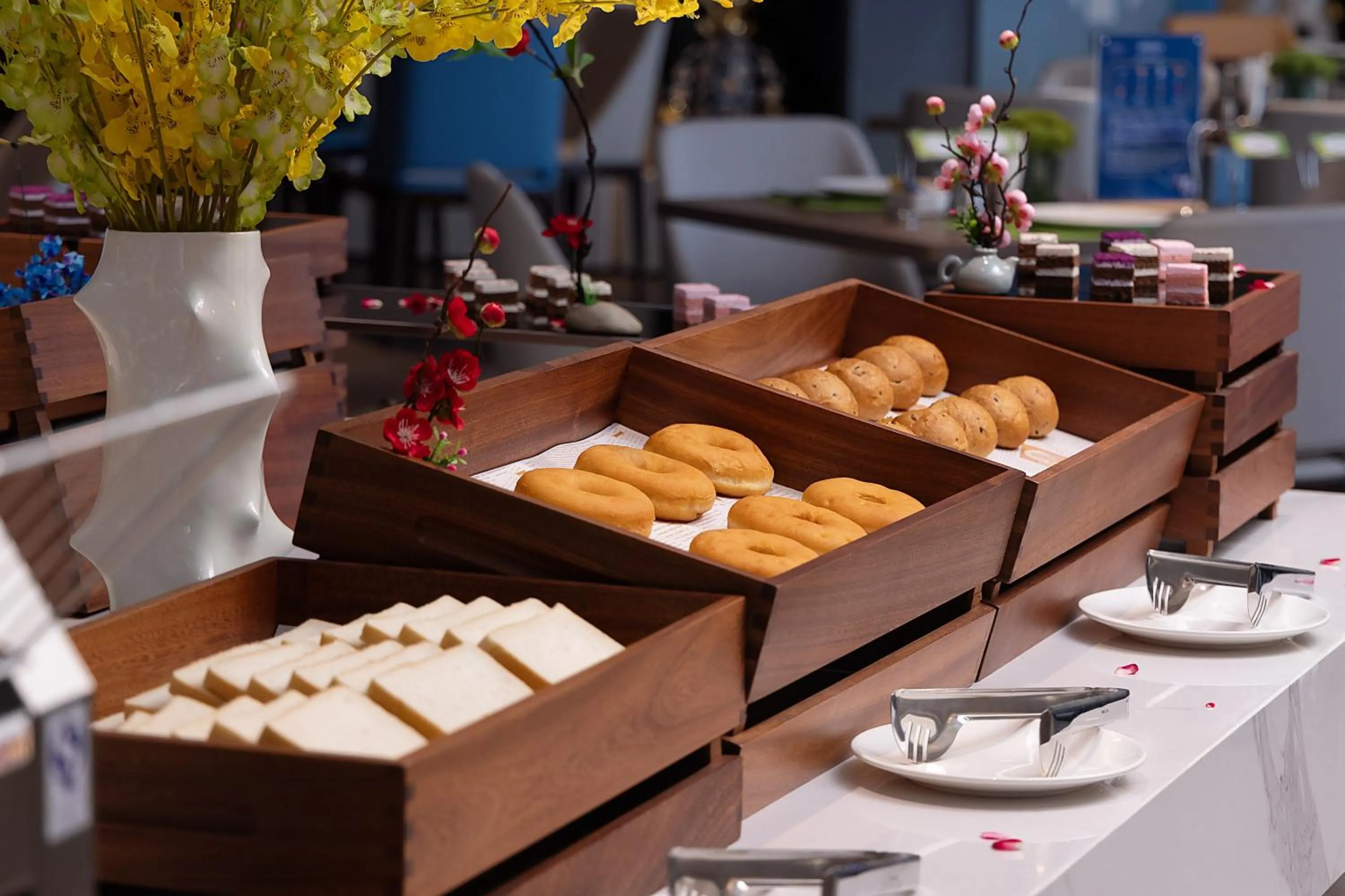 Buffet breakfast in Hampton by Hilton Guangzhou Luoxi