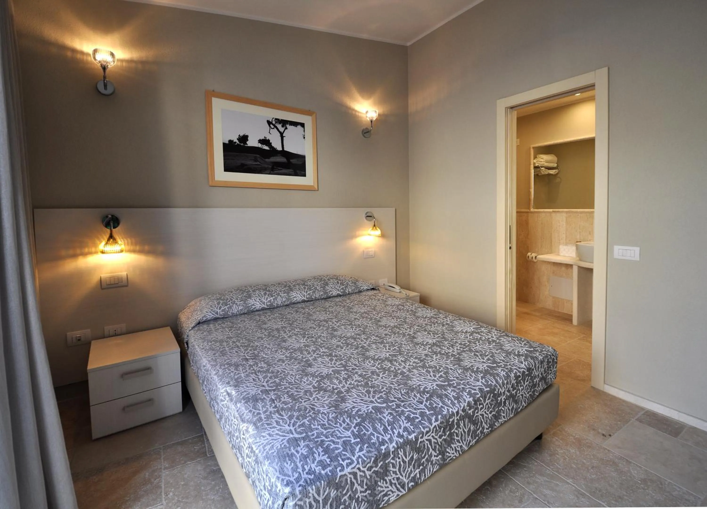 Photo of the whole room, Bed in Domu Noa Hotel