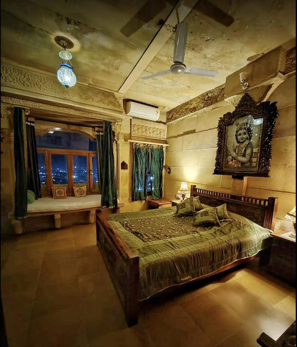 Bed in Hotel Garh Jaisal Haveli