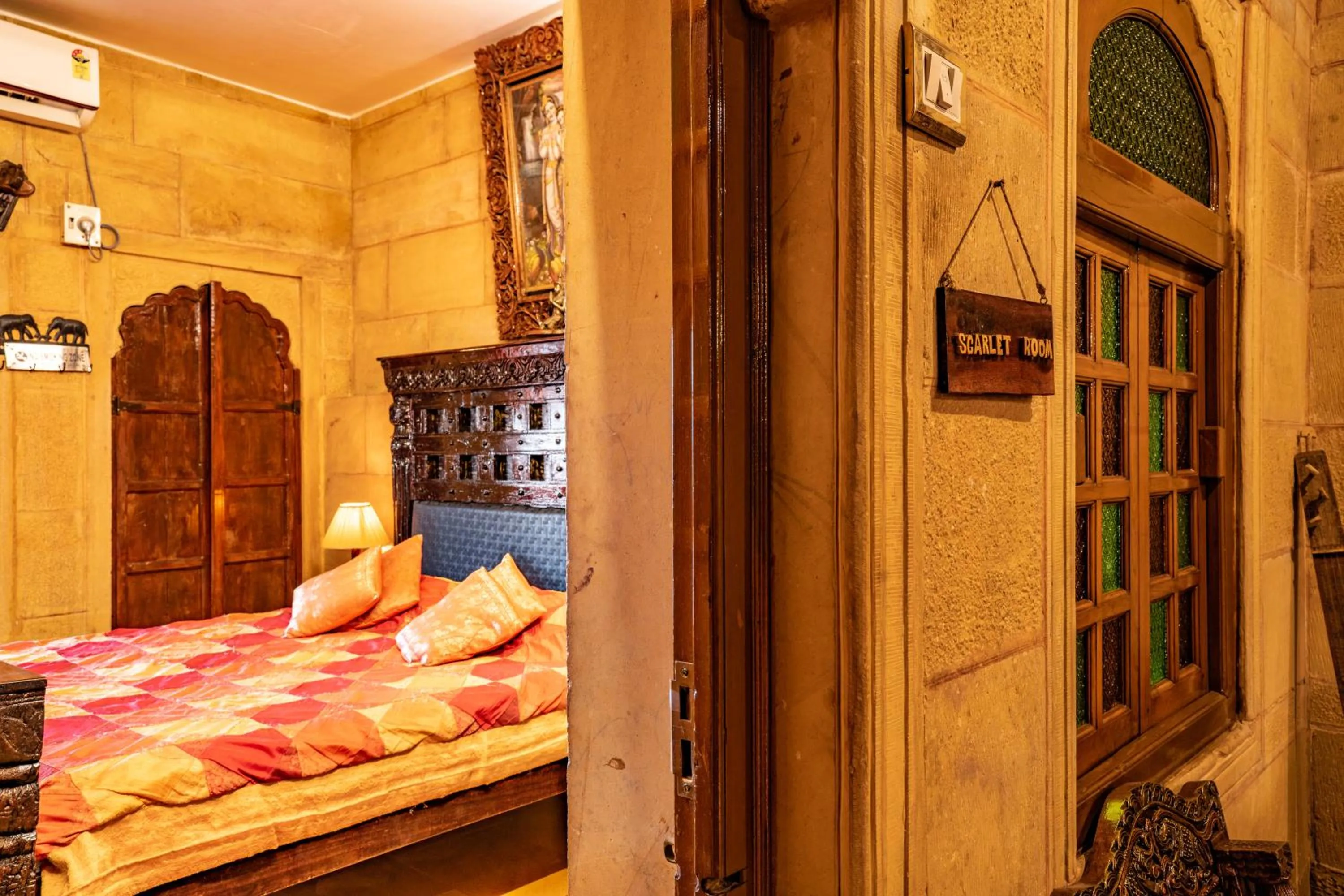 Bed in Hotel Garh Jaisal Haveli