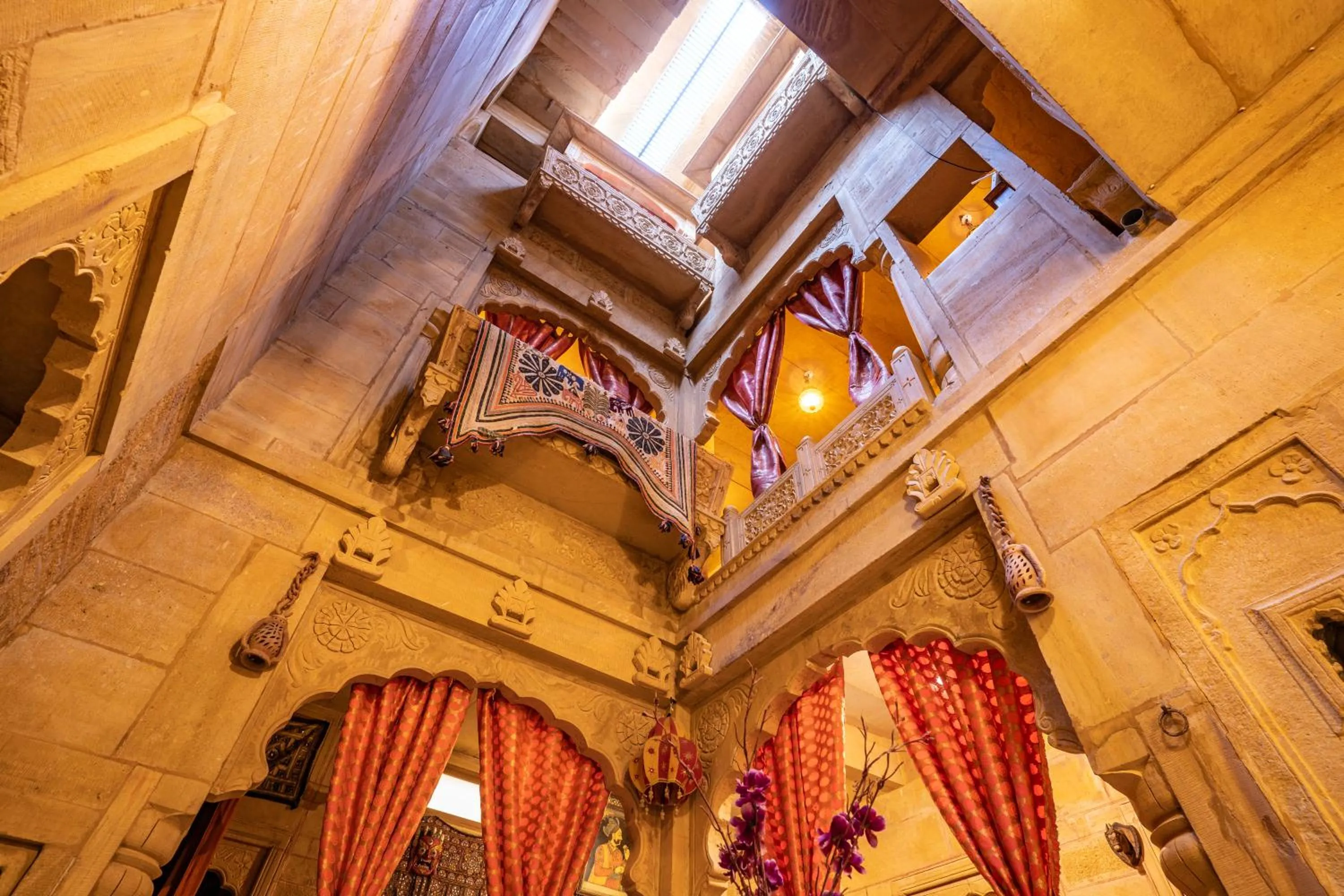 Inner courtyard view in Hotel Garh Jaisal Haveli