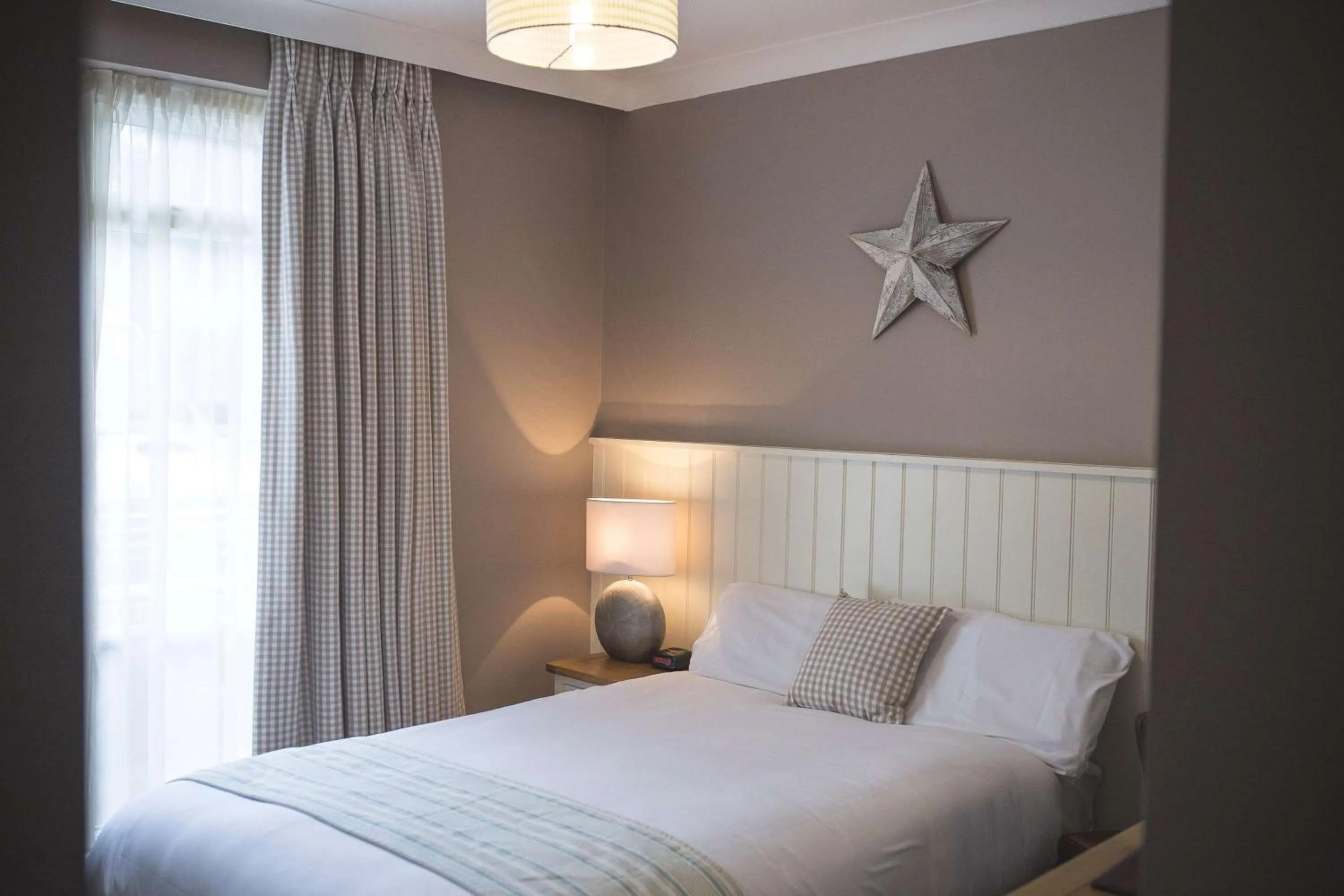 Photo of the whole room, Bed in George Hotel, BW Signature Collection