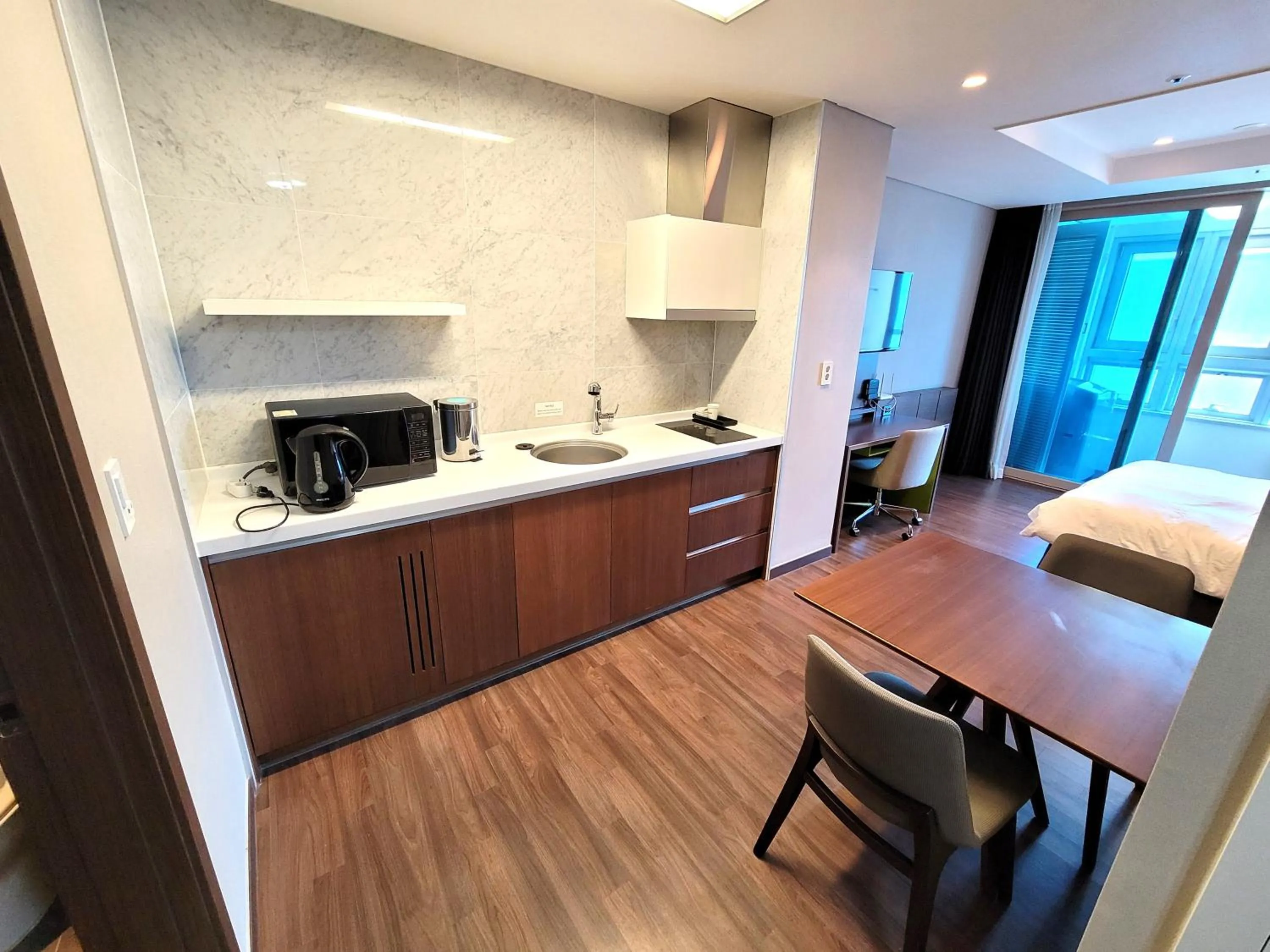 Kitchen or kitchenette, Bed in W Residence Hotel