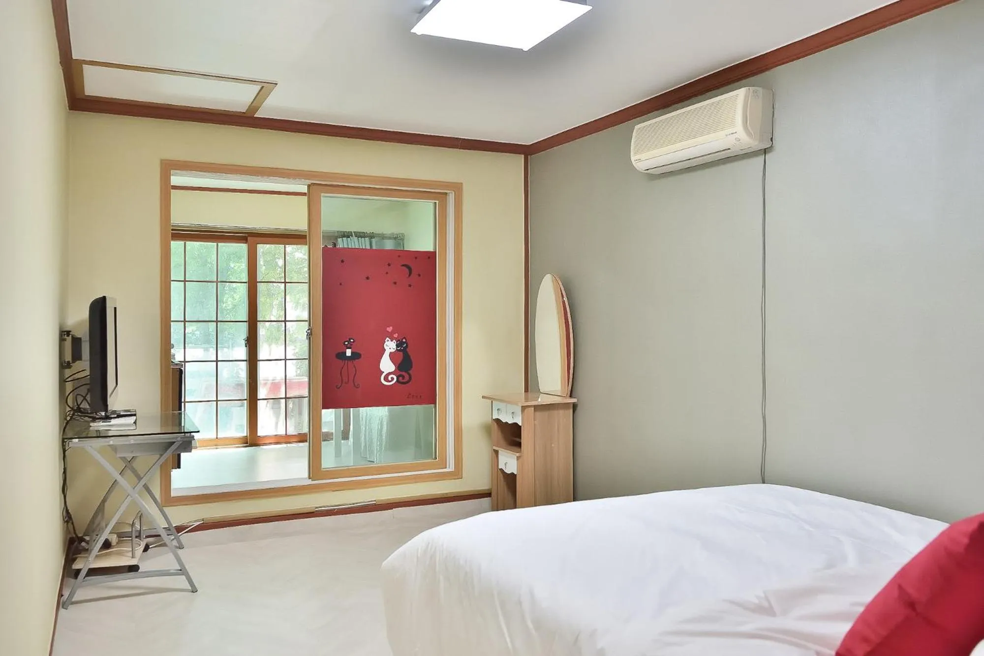 Bed in Yangyang Pulbit Pension