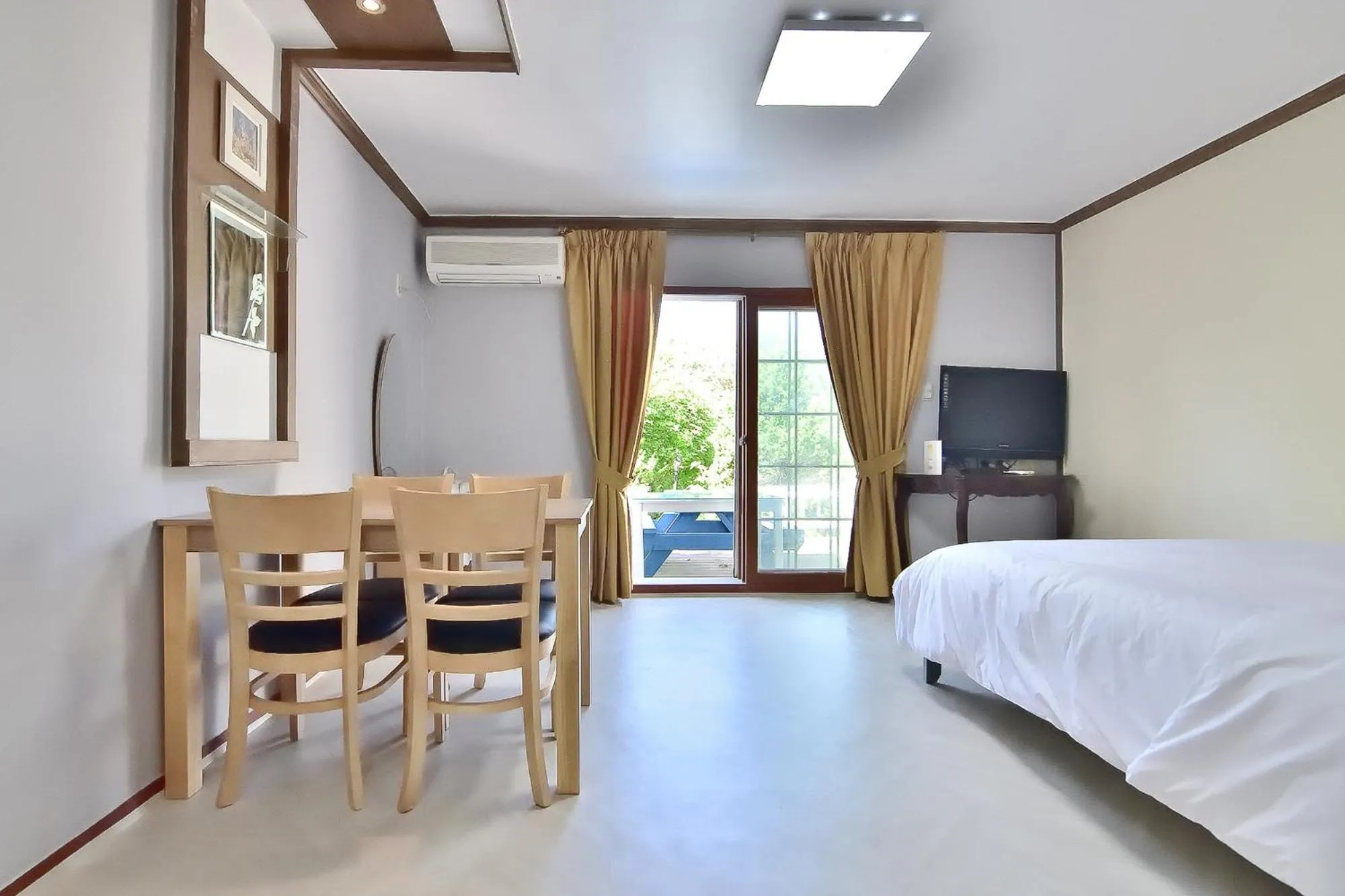 Bed in Yangyang Pulbit Pension