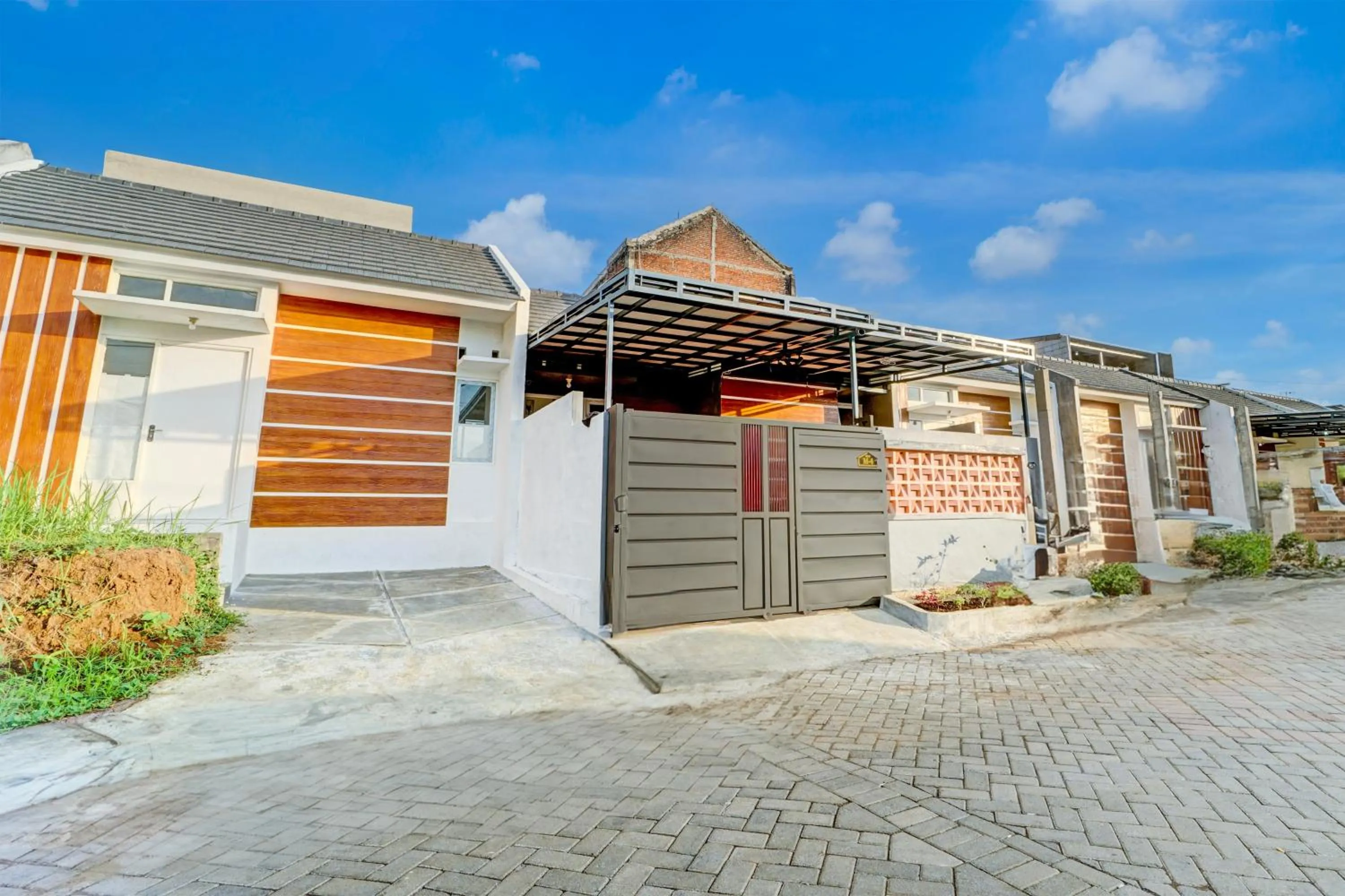 Facade/entrance in SPOT ON 93210 Griya Kos Kanjeng Mami Syariah