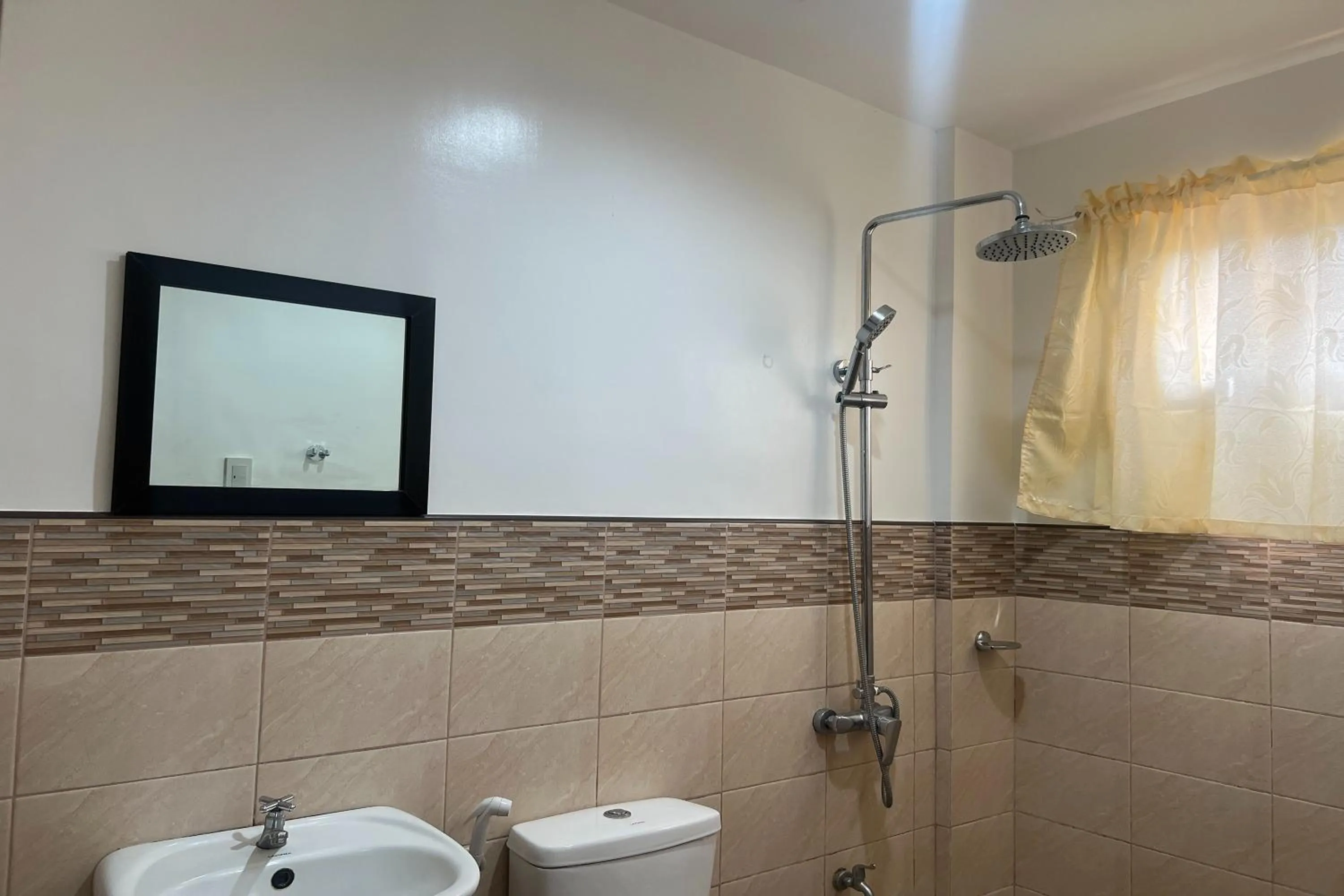 Bathroom in Dinah's Tourist Inn Puerto Princesa