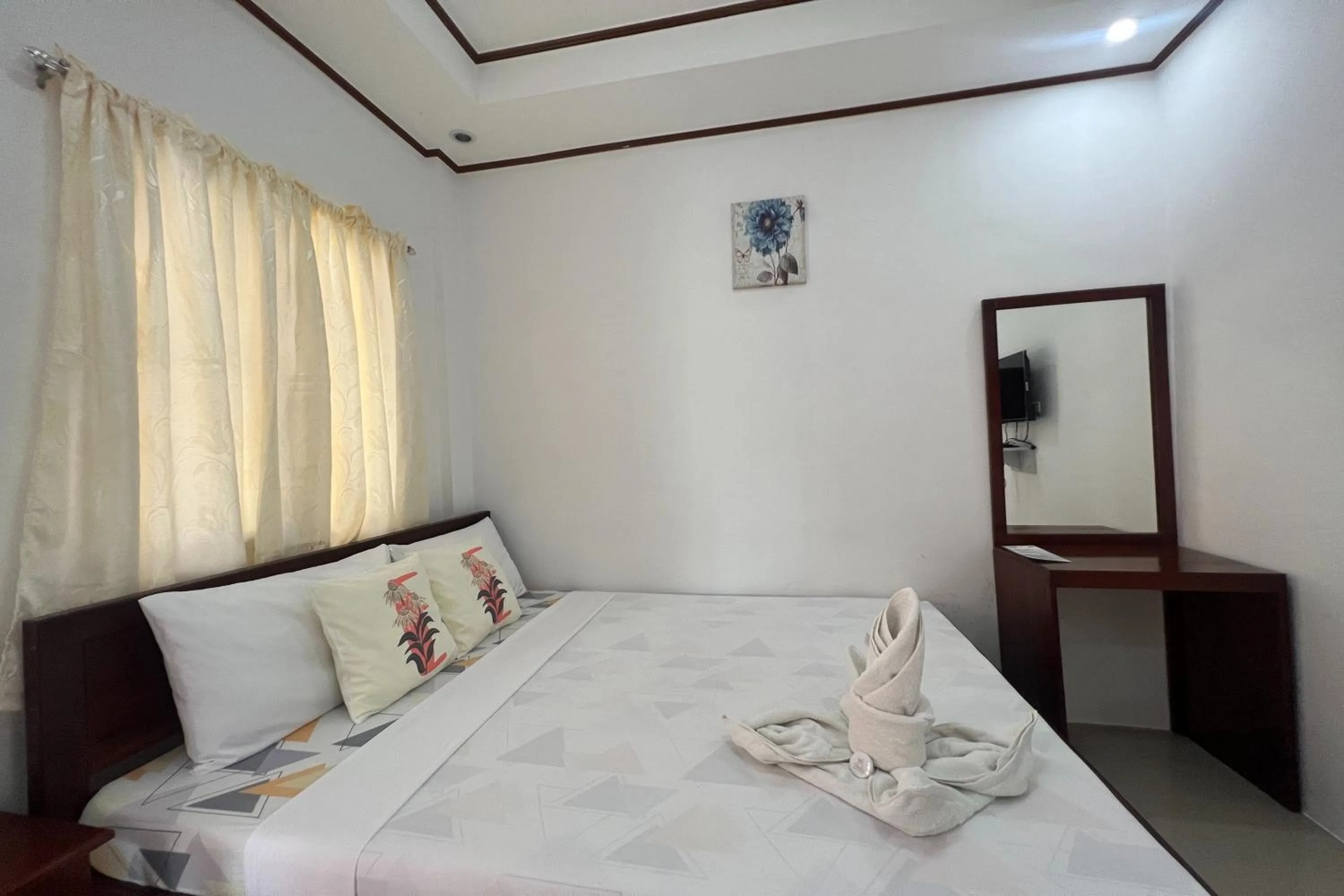 Bedroom, Bed in Dinah's Tourist Inn Puerto Princesa