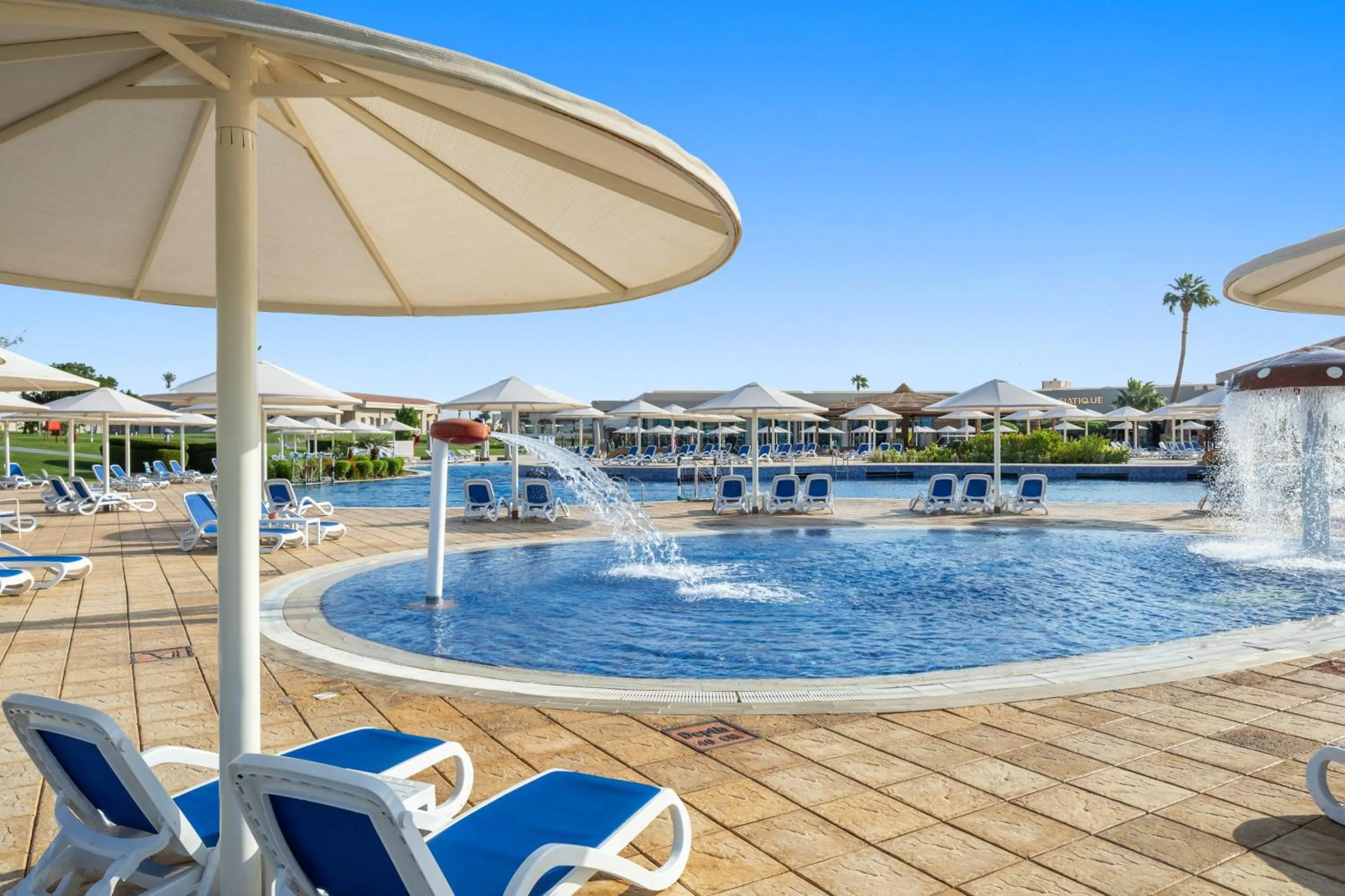 Swimming pool in Pickalbatros Golf Luxury Suites - All Inclusive