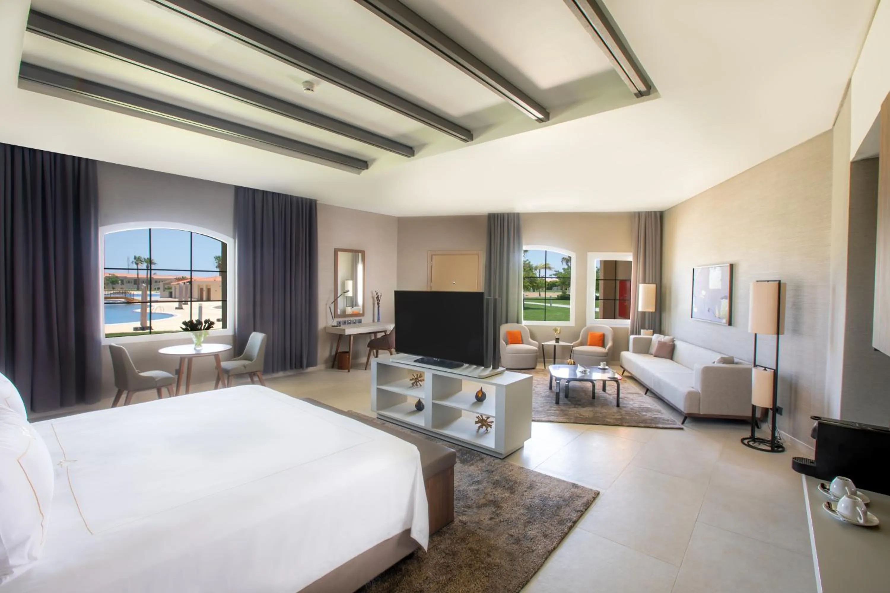 Communal lounge/ TV room, Bed in Pickalbatros Golf Luxury Suites - All Inclusive