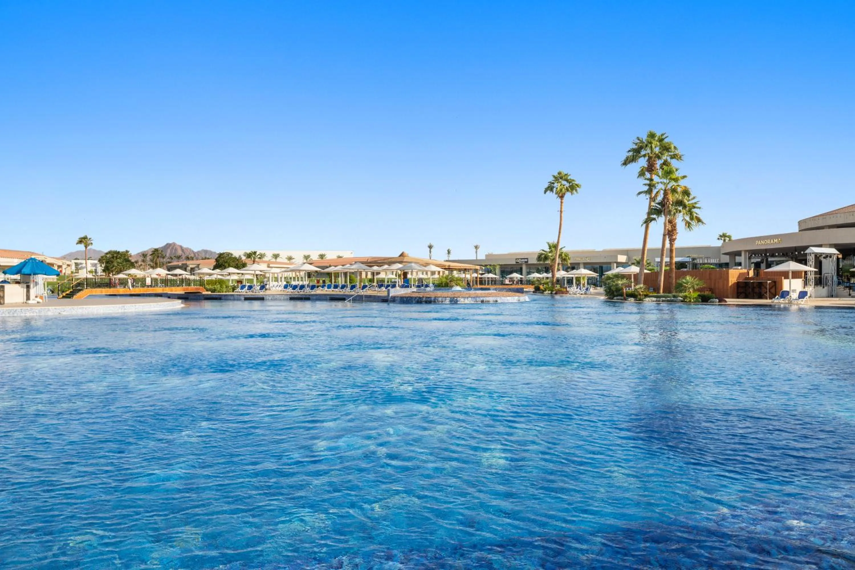 Swimming pool in Pickalbatros Golf Luxury Suites - All Inclusive