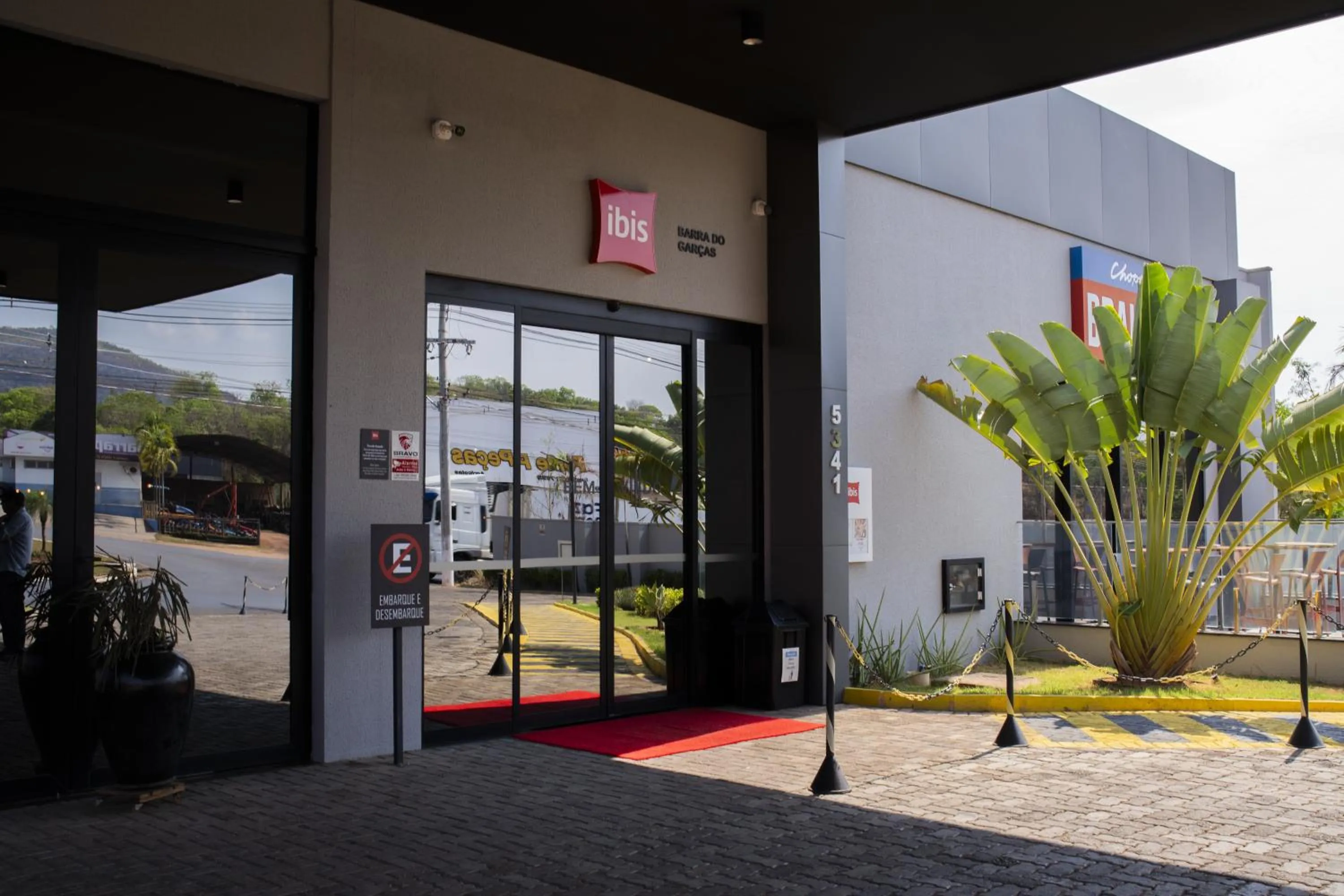 Facade/entrance in ibis Barra do Garças