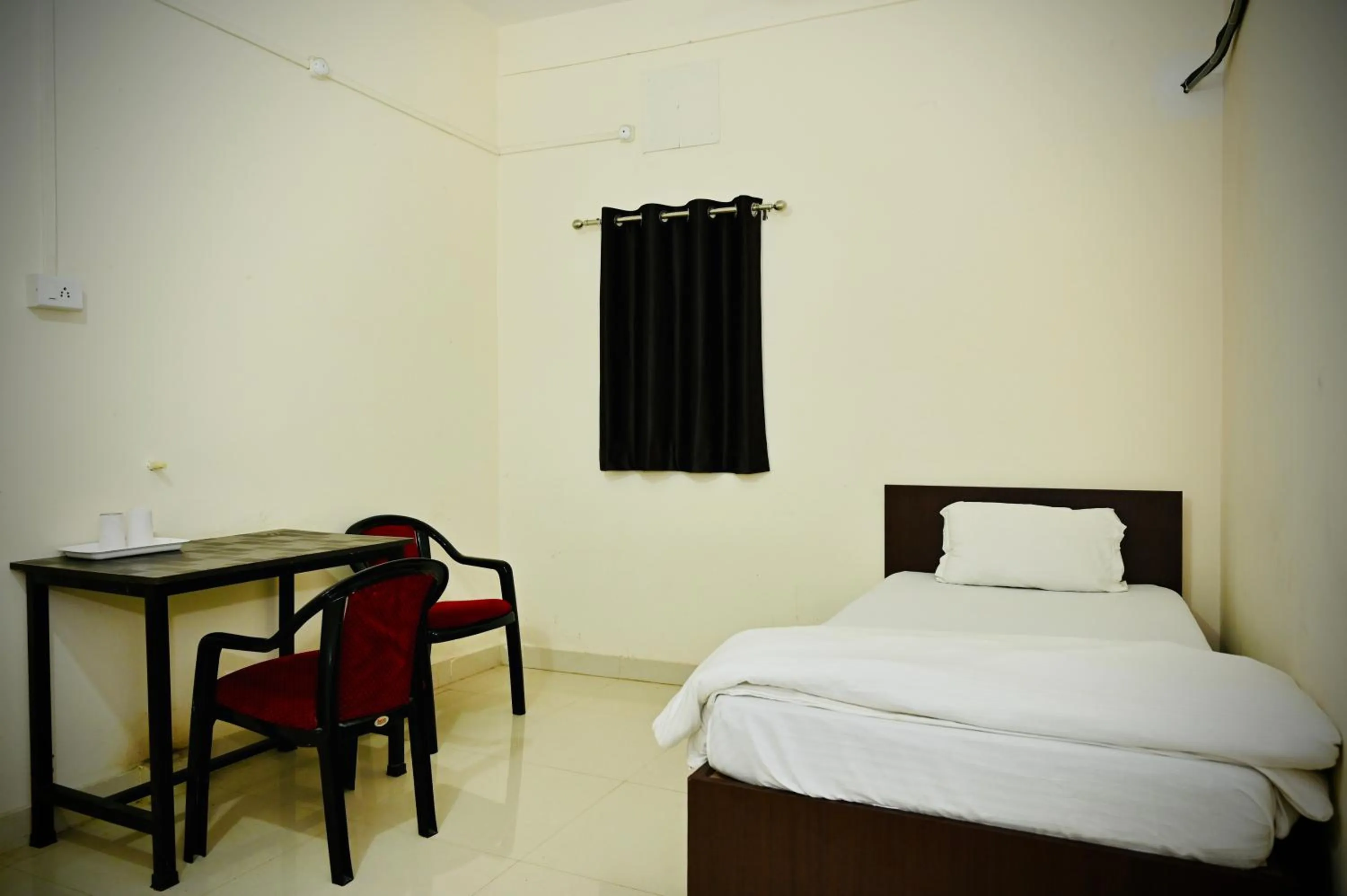 Bed in Queen's Residency