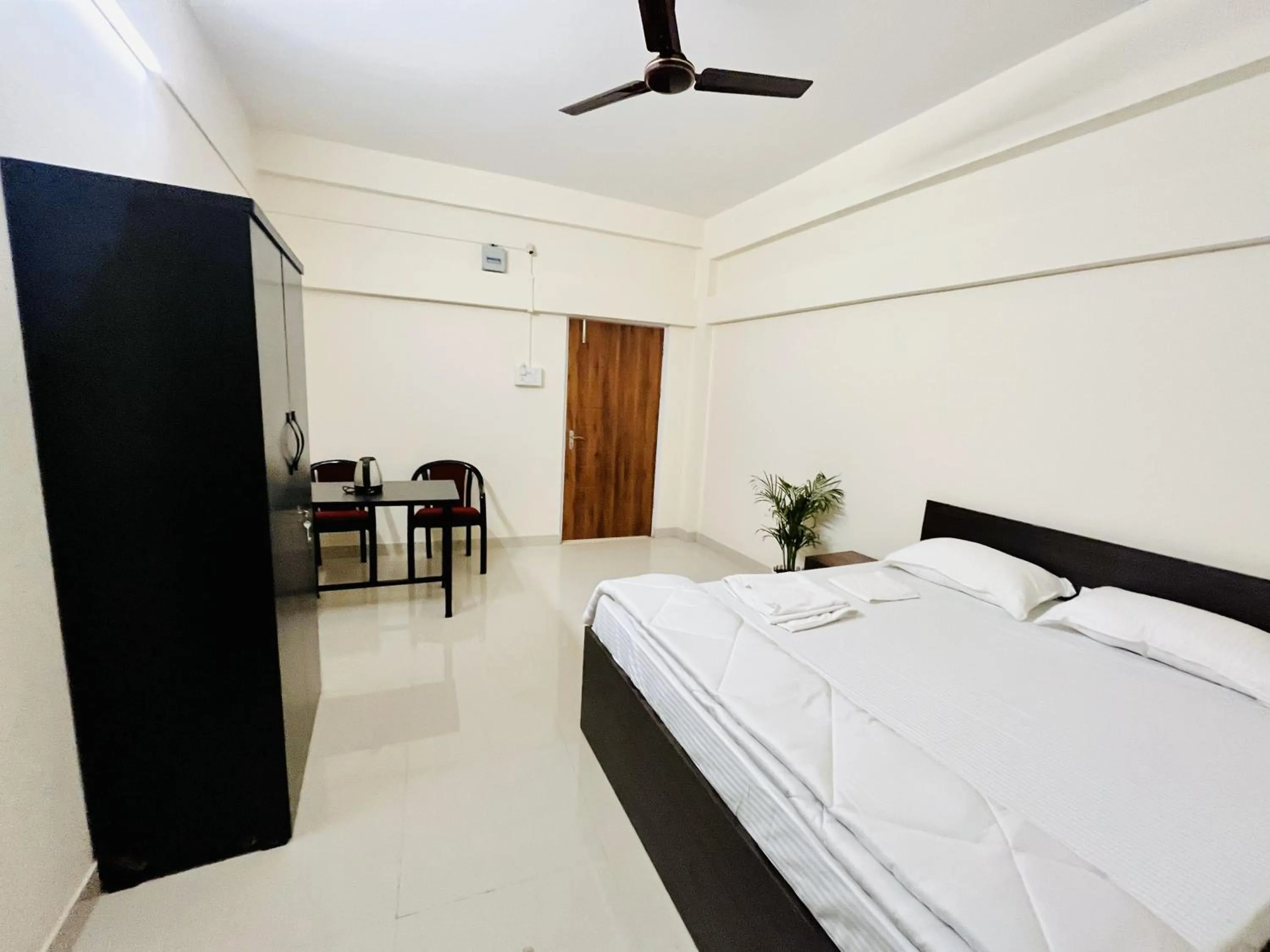 Bed in Queen's Residency