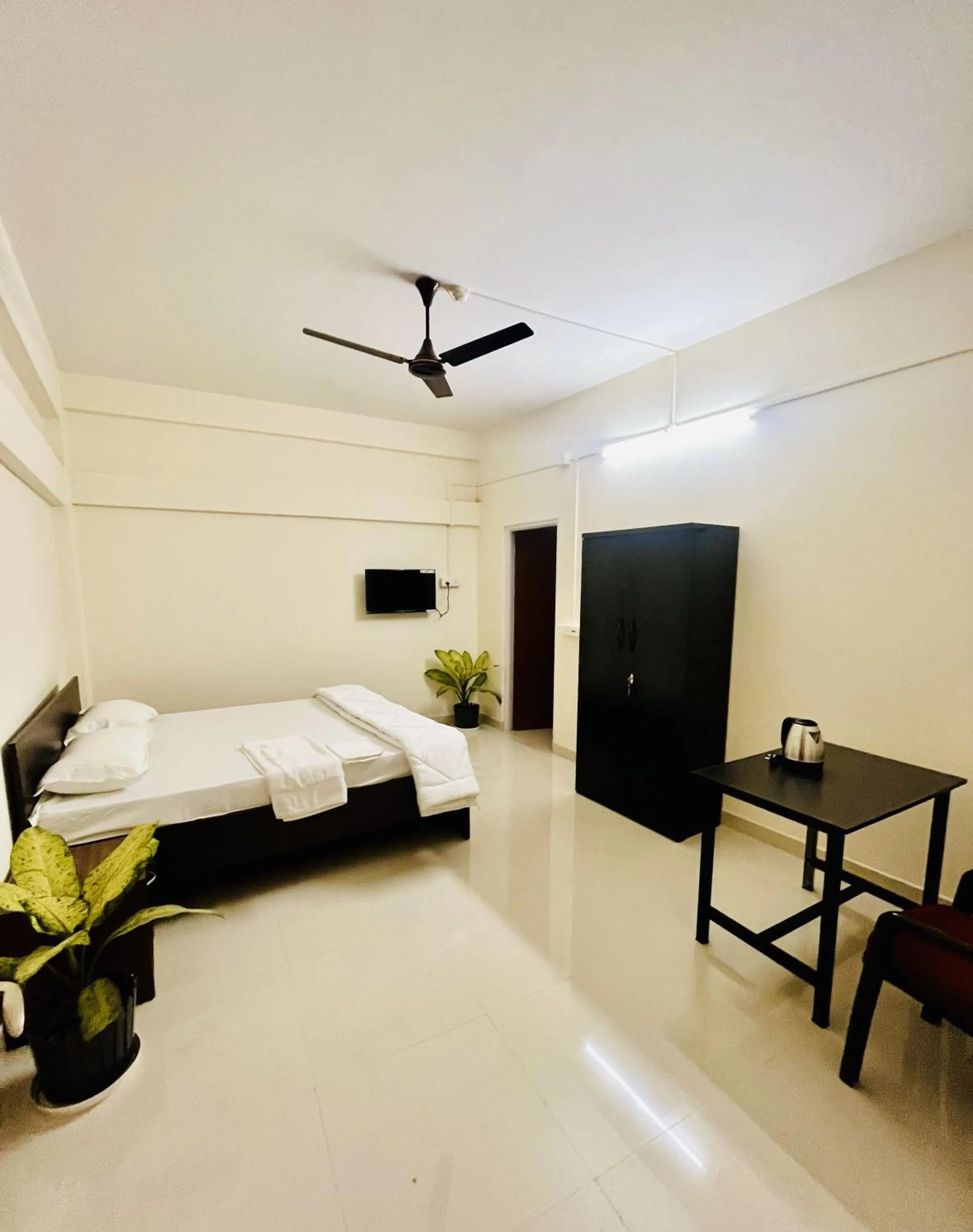 Bedroom, Bed in Queen's Residency