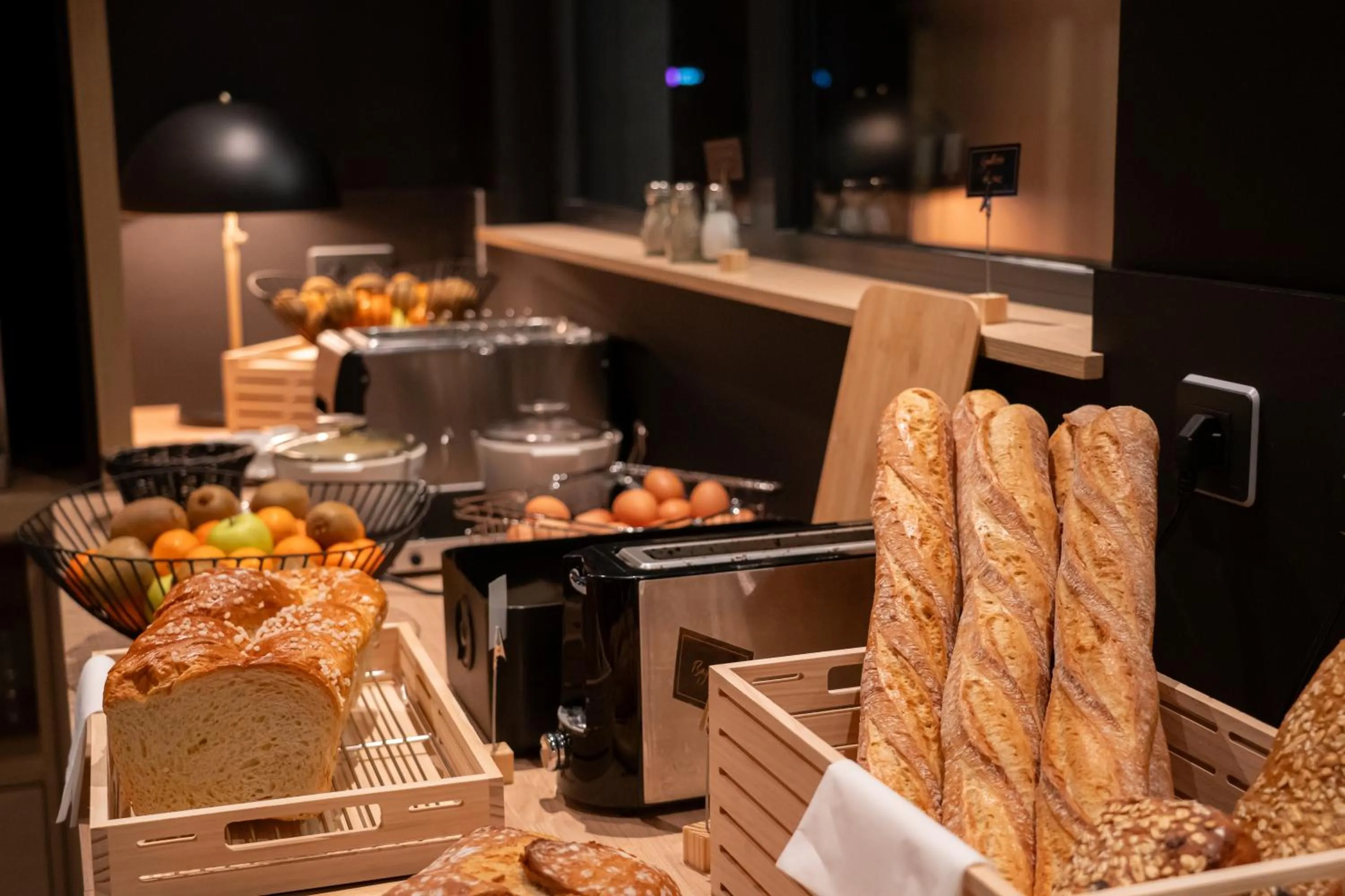 Buffet breakfast in ibis Saint Paul Trois Chateaux