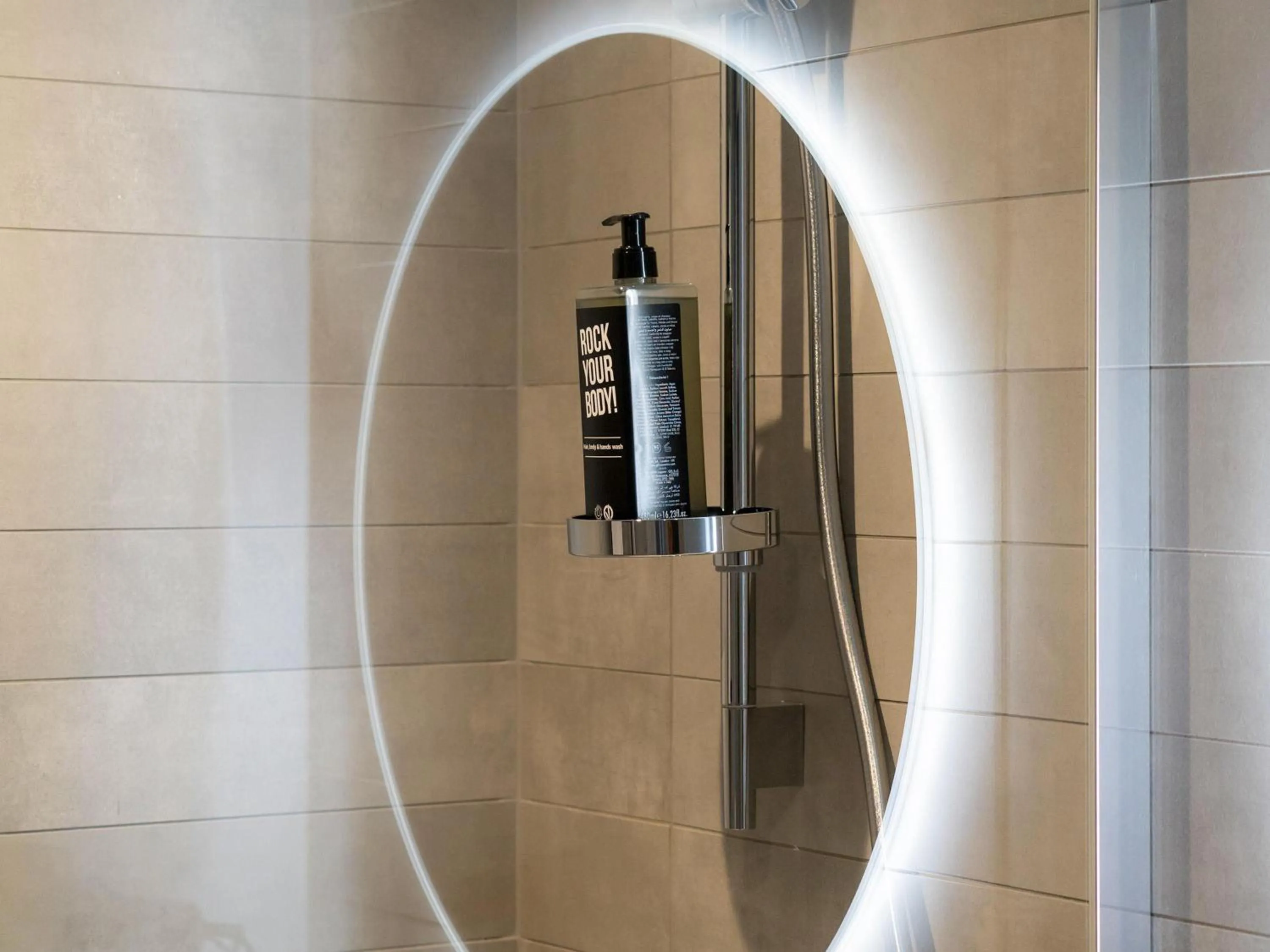 Bedroom in ibis Saint Paul Trois Chateaux