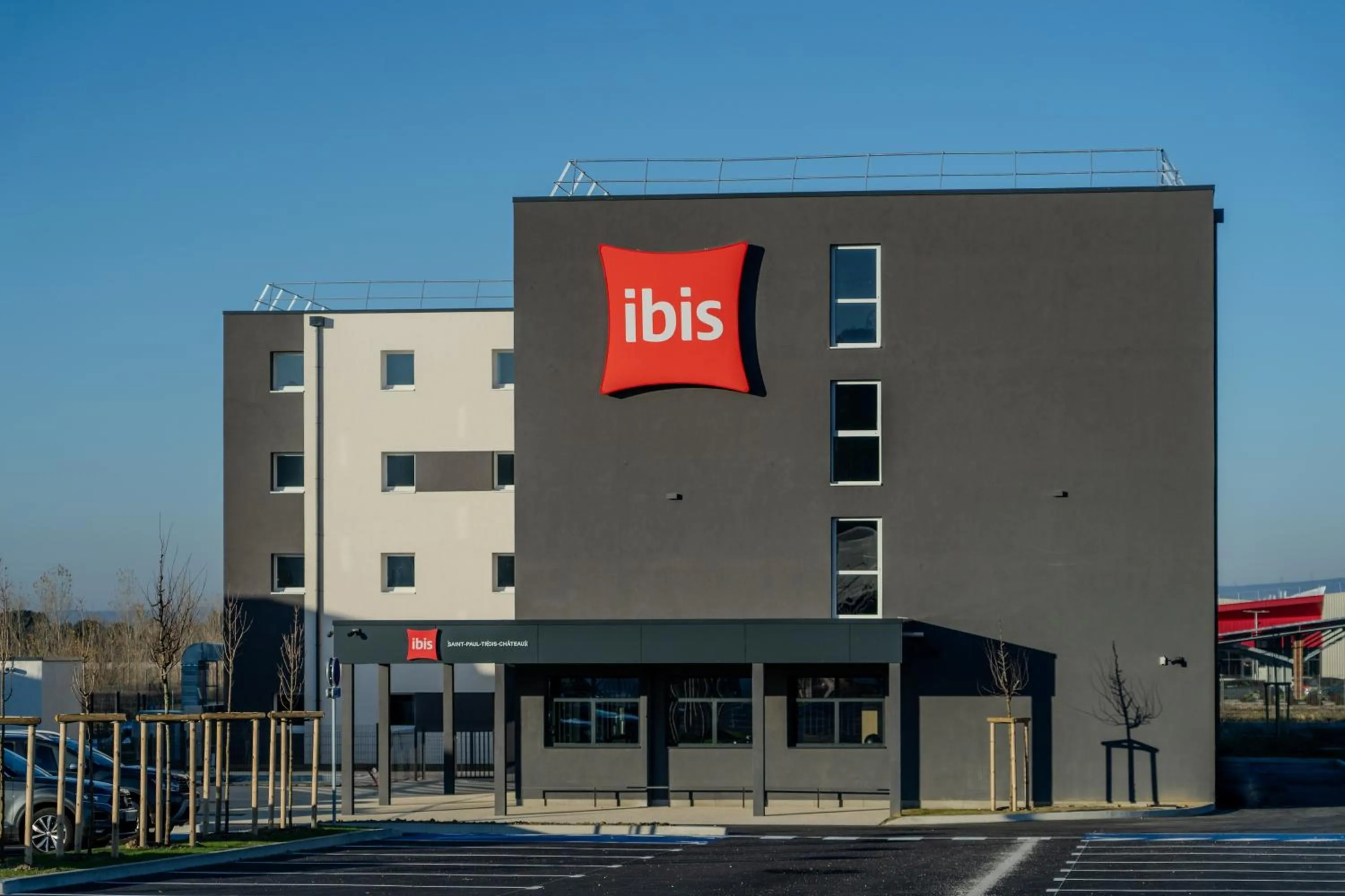 Property building in ibis Saint Paul Trois Chateaux