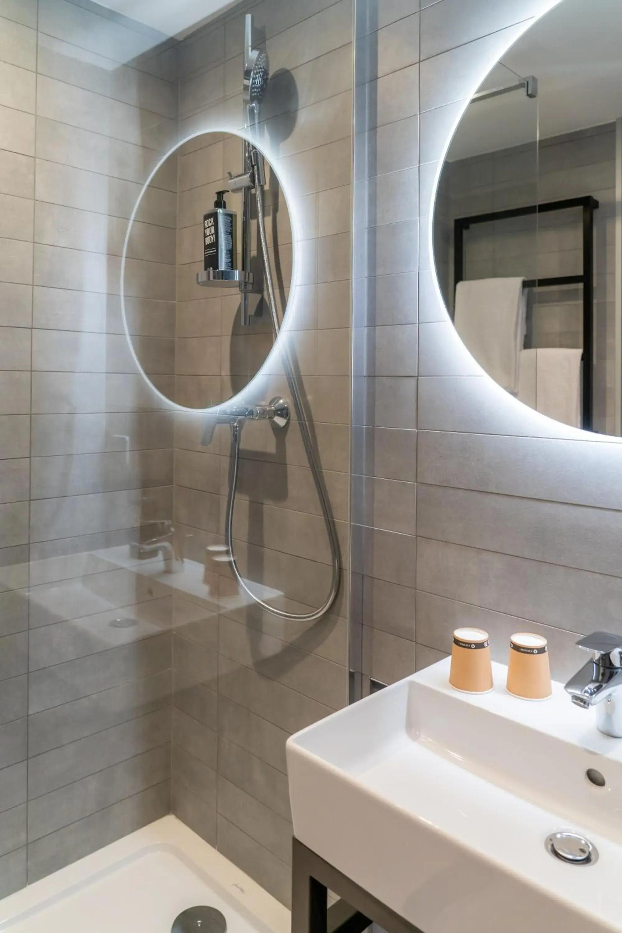 Family Room with double bed and sofa bed in ibis Saint Paul Trois Chateaux Family Room with double bed and sofa bed in ibis Saint Paul Trois Chateaux