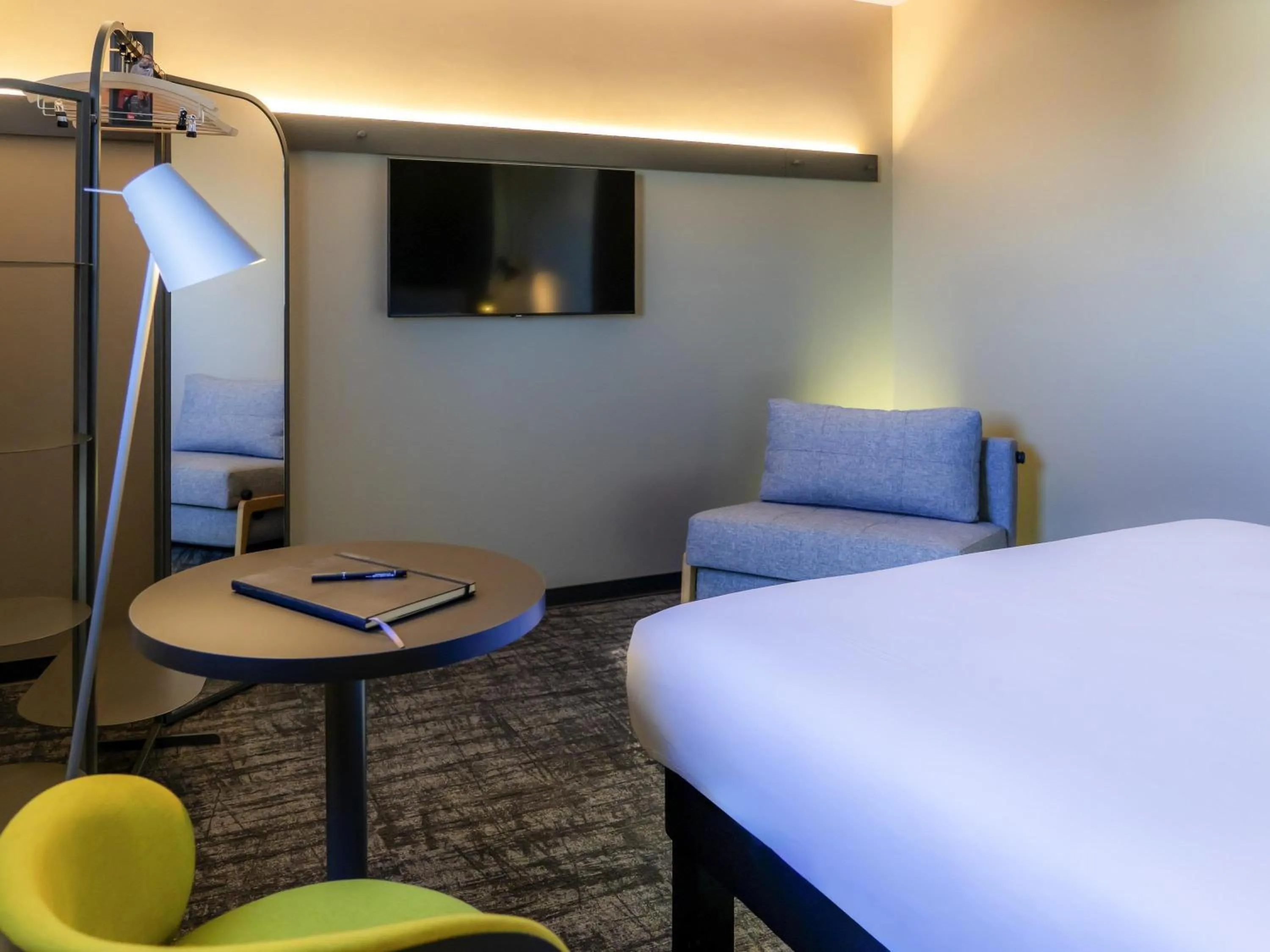 Bedroom, Bed in ibis Saint Paul Trois Chateaux