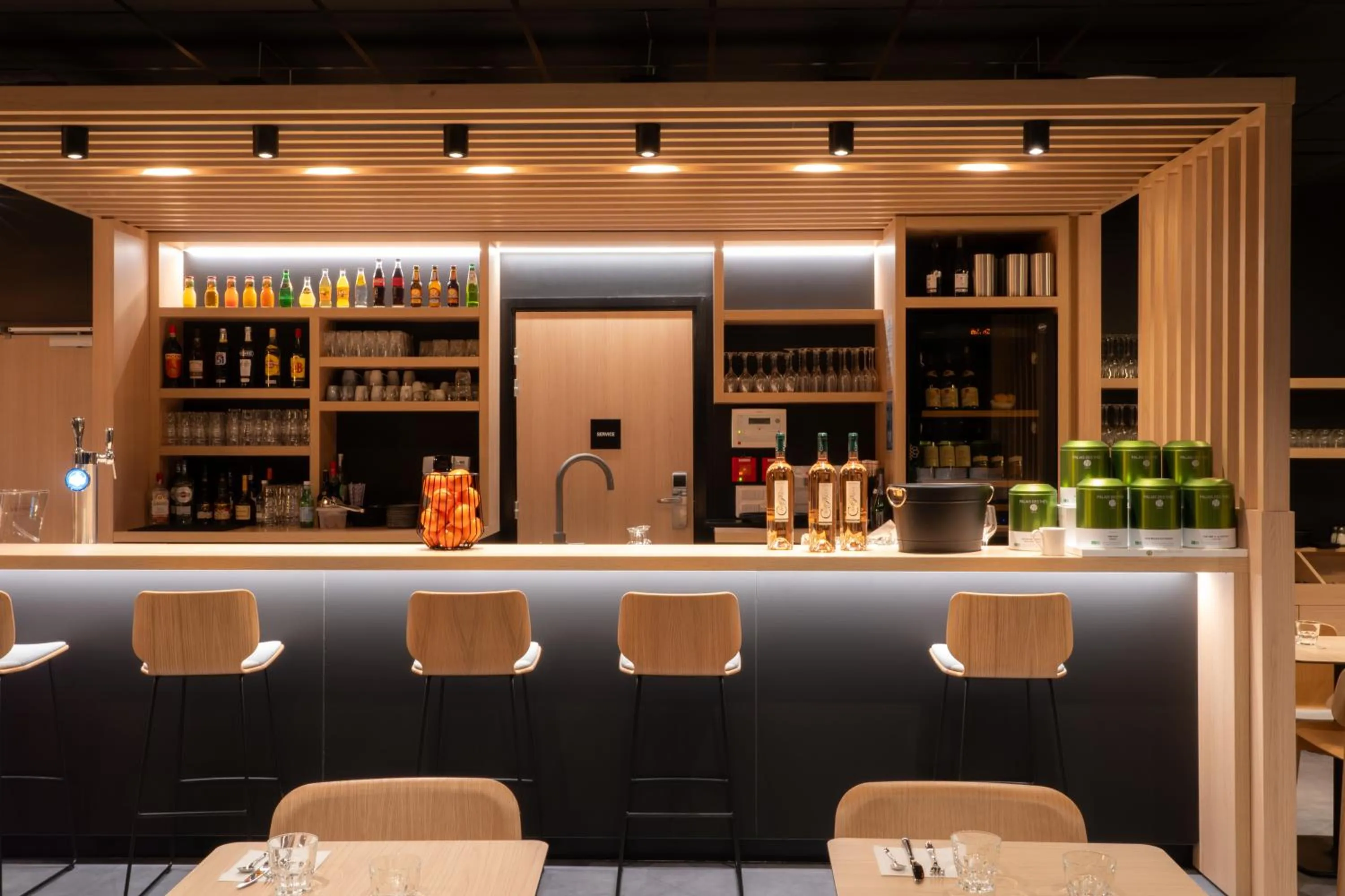 Lounge or bar in ibis Saint Paul Trois Chateaux