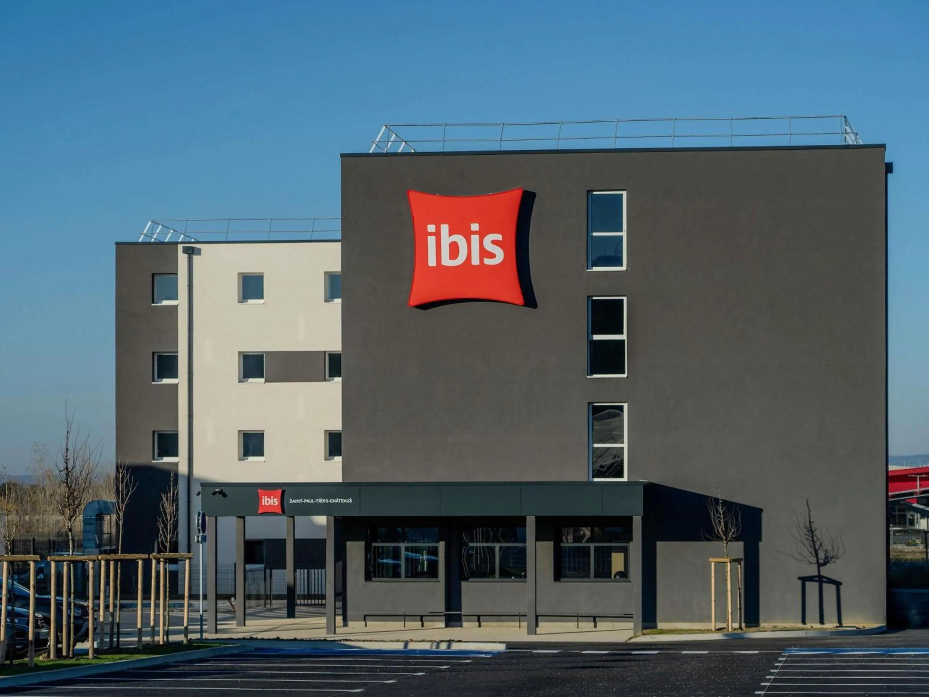 Property building in ibis Saint Paul Trois Chateaux