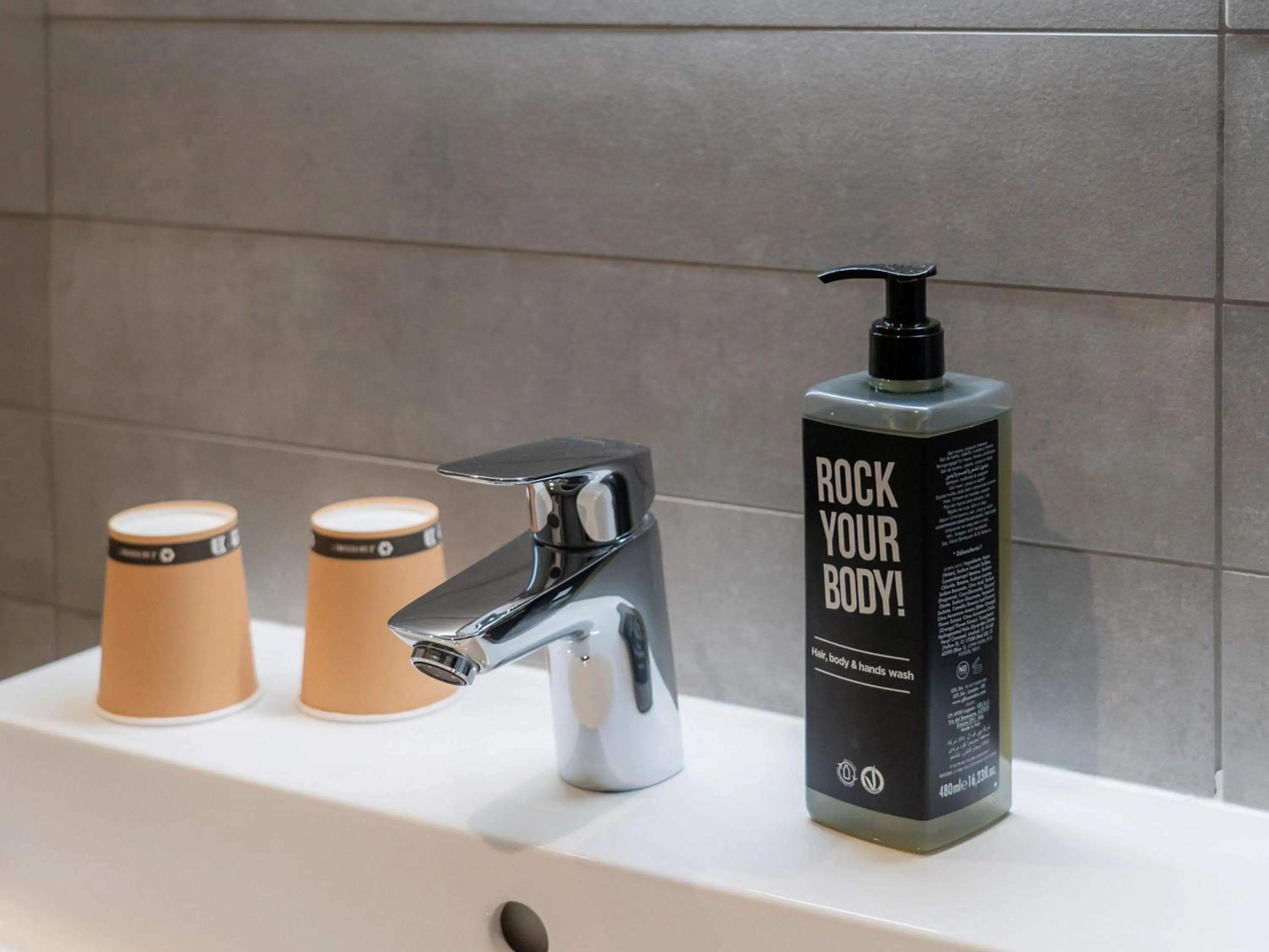 Bedroom in ibis Saint Paul Trois Chateaux