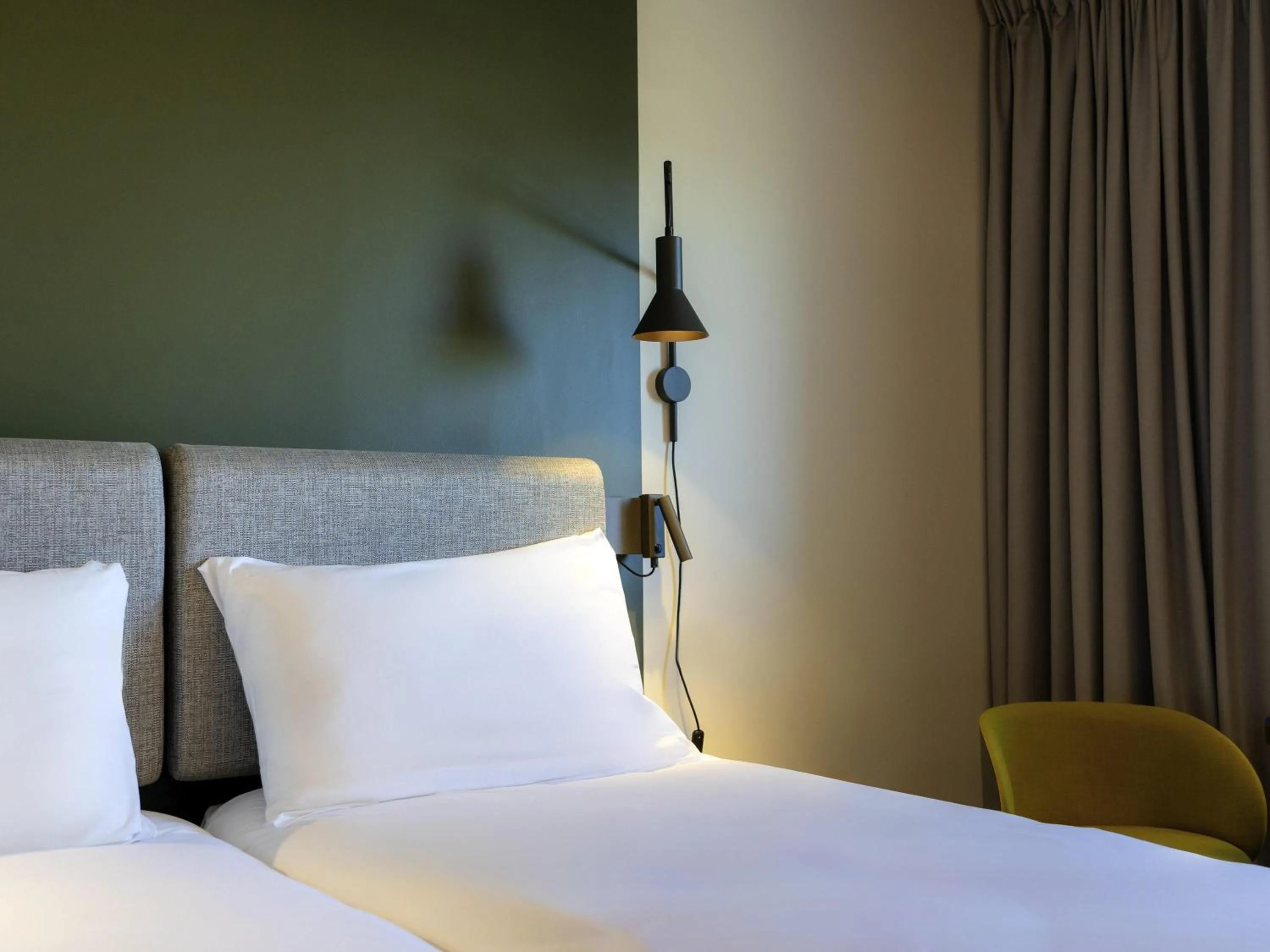 Bedroom, Bed in ibis Saint Paul Trois Chateaux