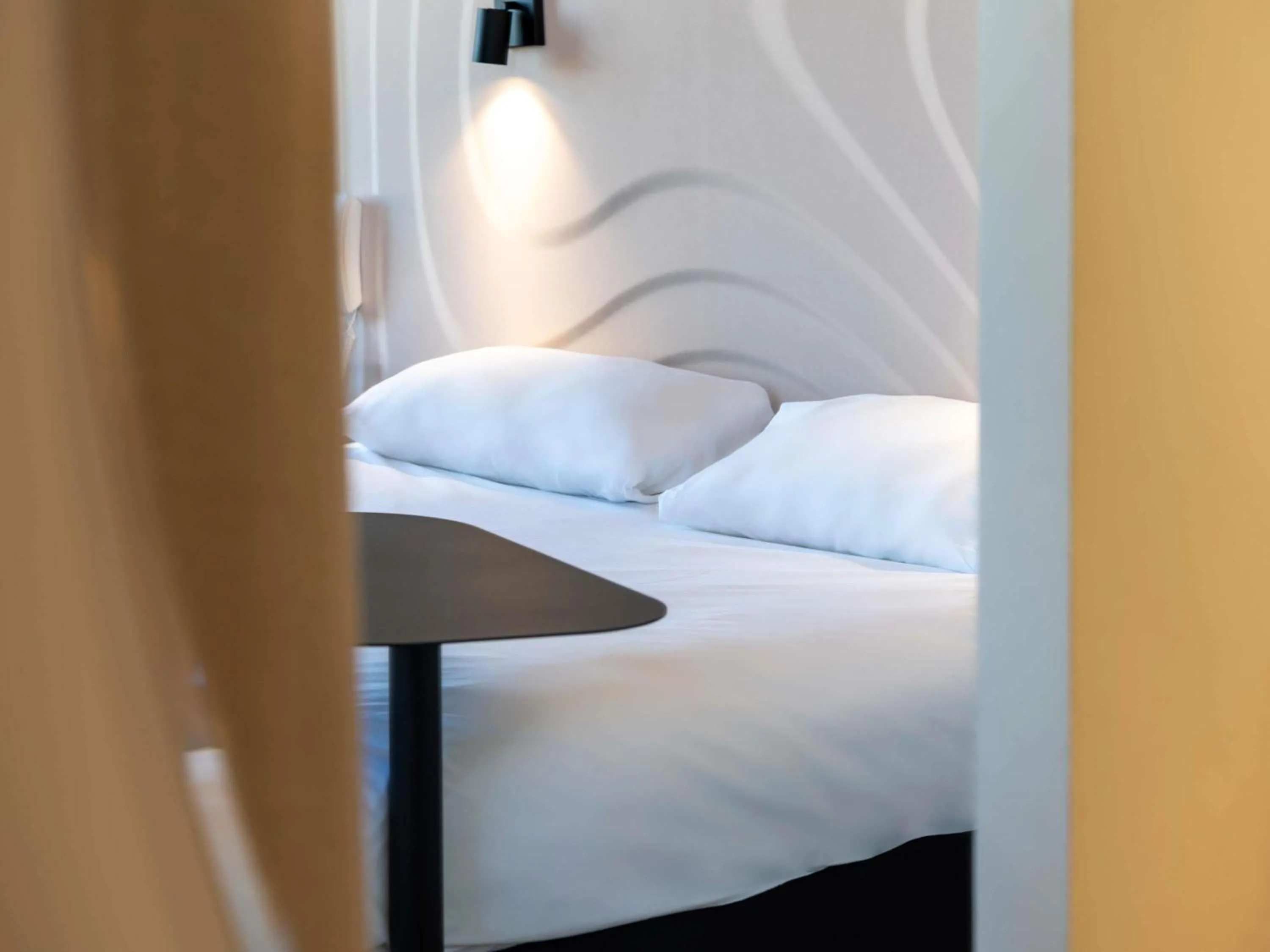 Bedroom, Bed in ibis Styles Cabriès Aix-en-Provence TGV