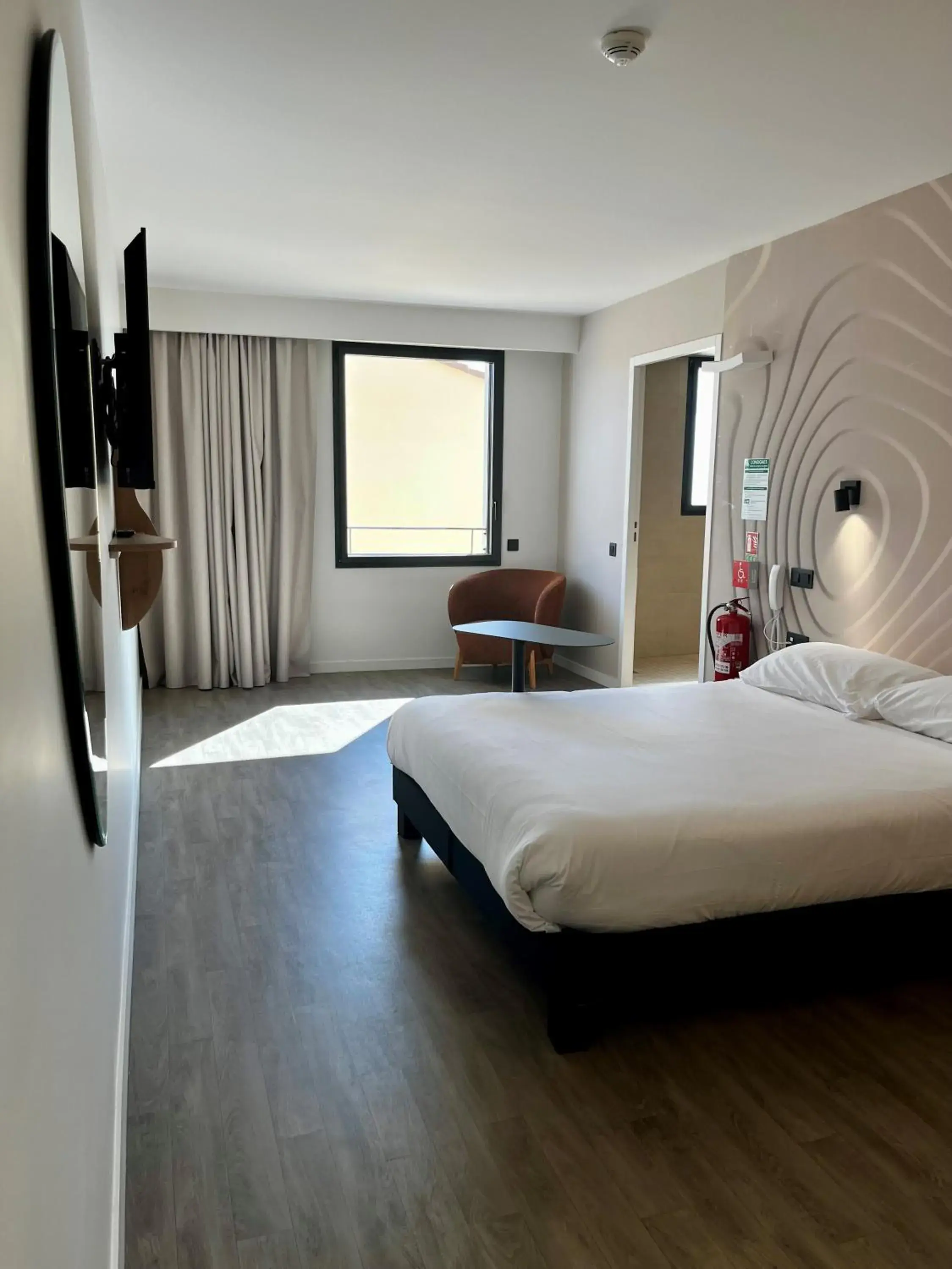 Standard Room - Mobility Accessible in ibis Styles Cabriès Aix-en-Provence TGV Standard Room - Mobility Accessible in ibis Styles Cabriès Aix-en-Provence TGV