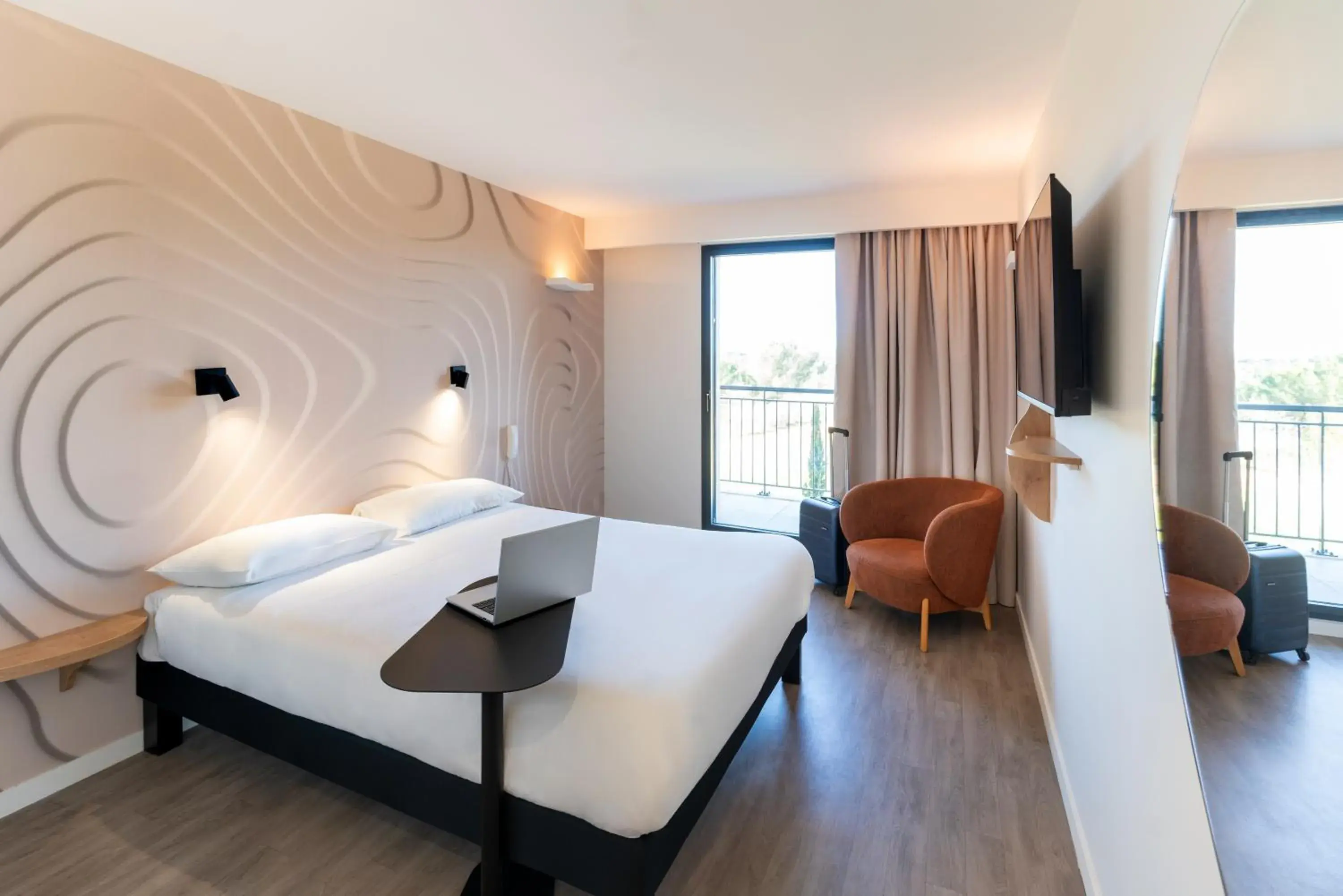 Standard Room with One Double Bed and Balcony in ibis Styles Cabriès Aix-en-Provence TGV Standard Room with One Double Bed and Balcony in ibis Styles Cabriès Aix-en-Provence TGV