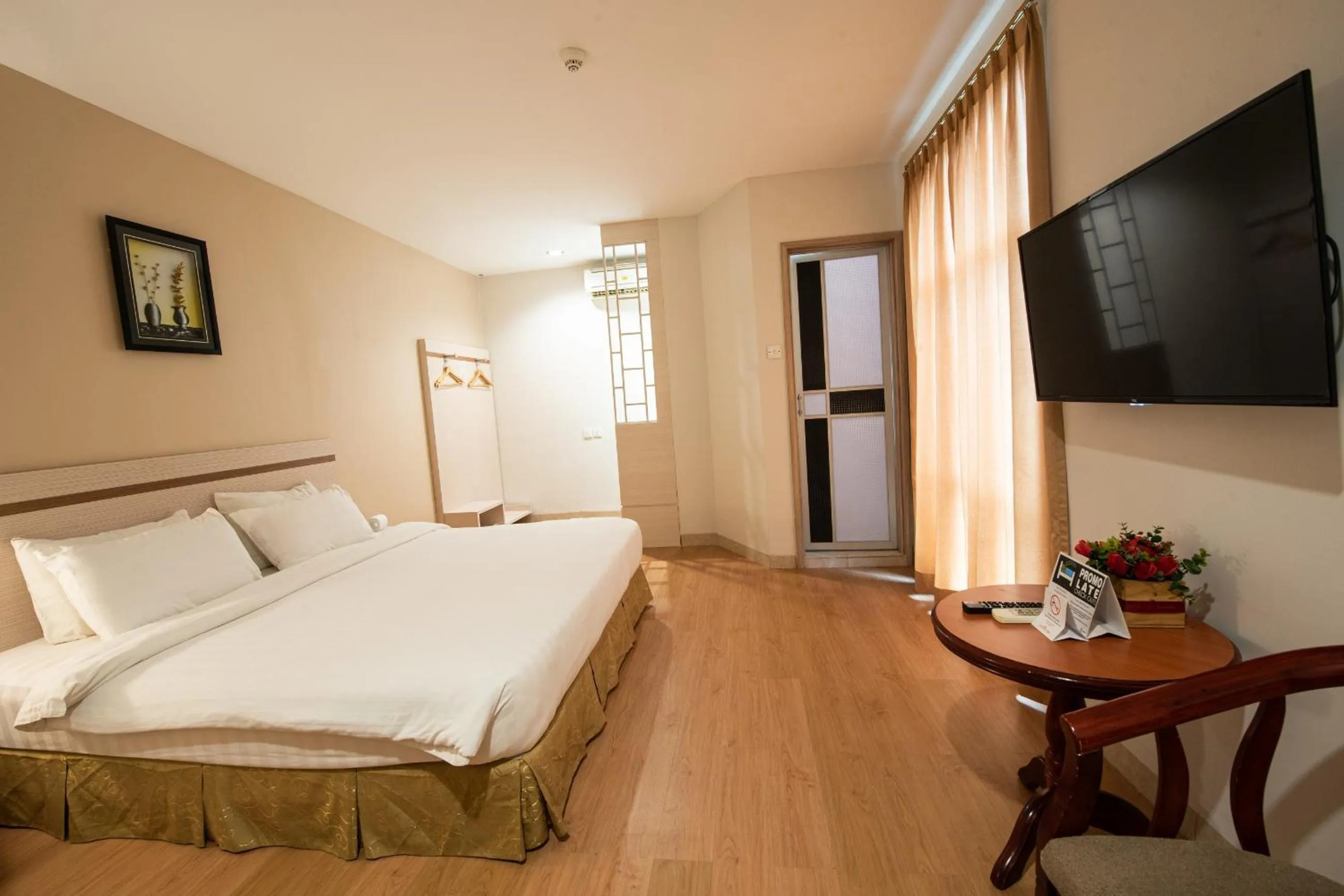 Bedroom in Lovina Inn Penuin