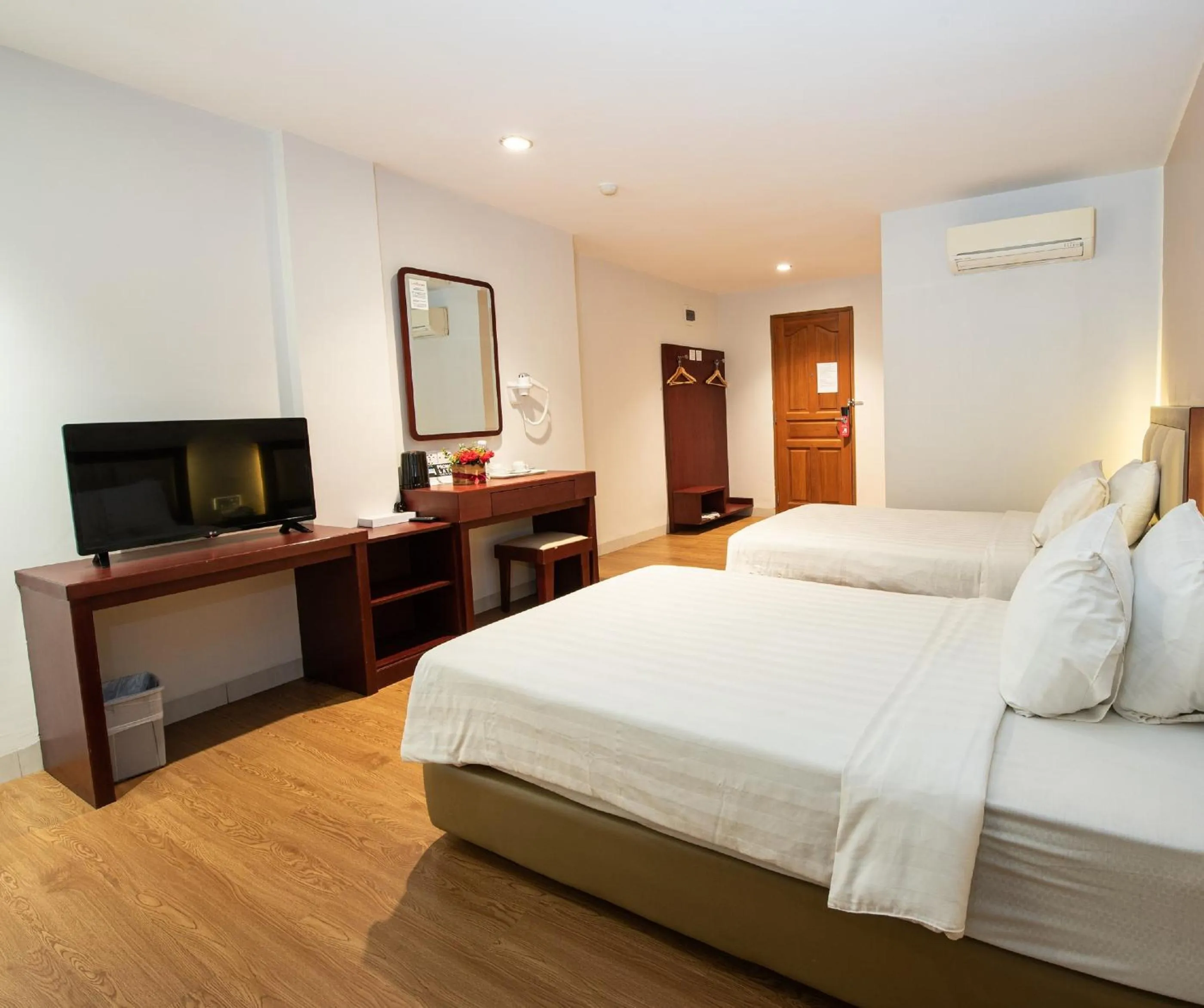 Bedroom in Lovina Inn Penuin