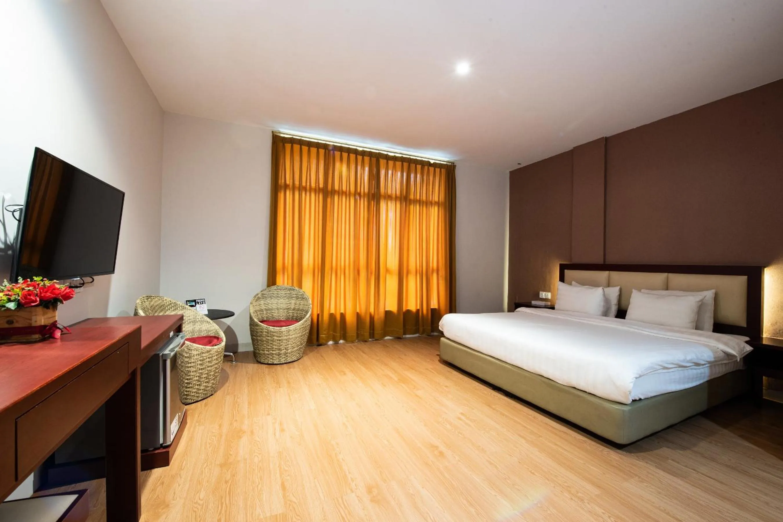 Photo of the whole room in Lovina Inn Penuin