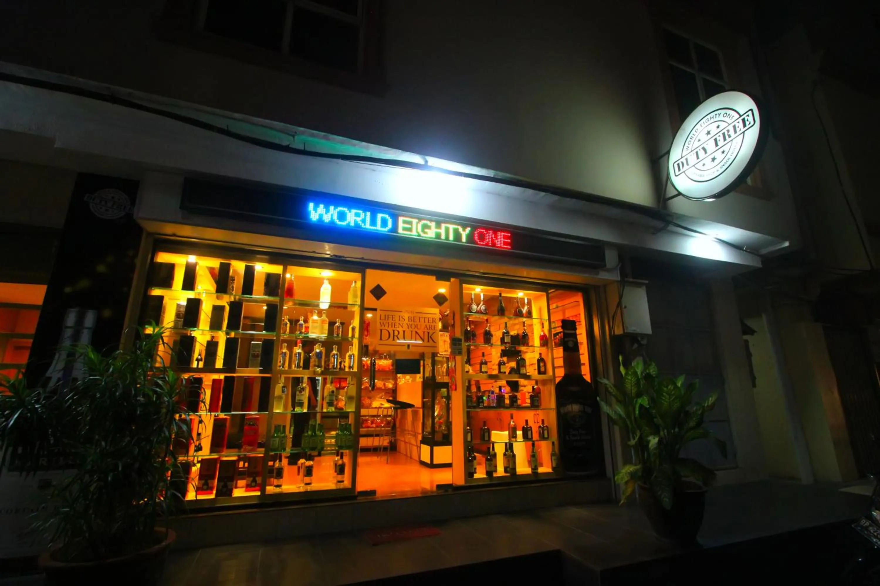 Alcoholic drinks in Lovina Inn Penuin