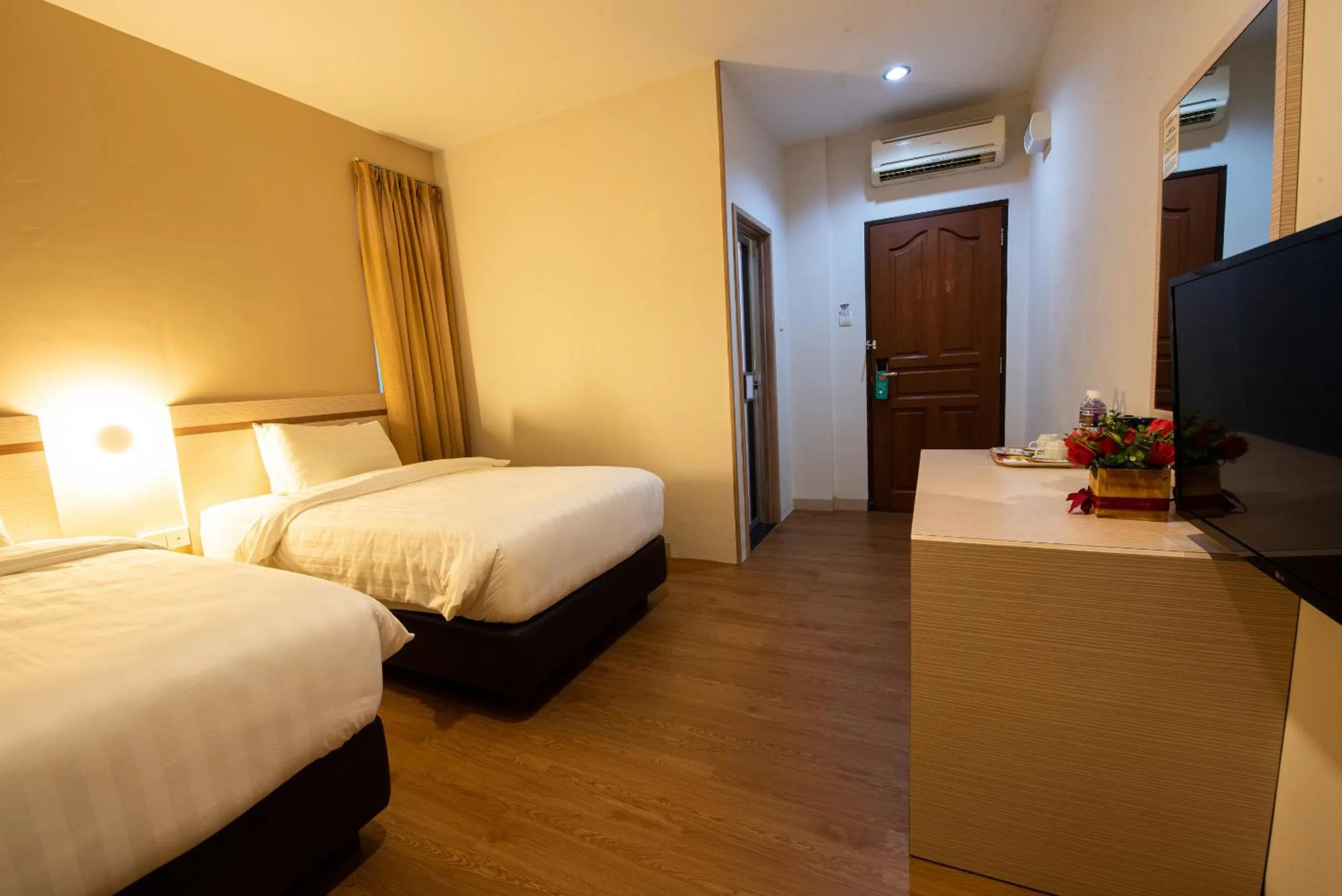 Bedroom in Lovina Inn Penuin