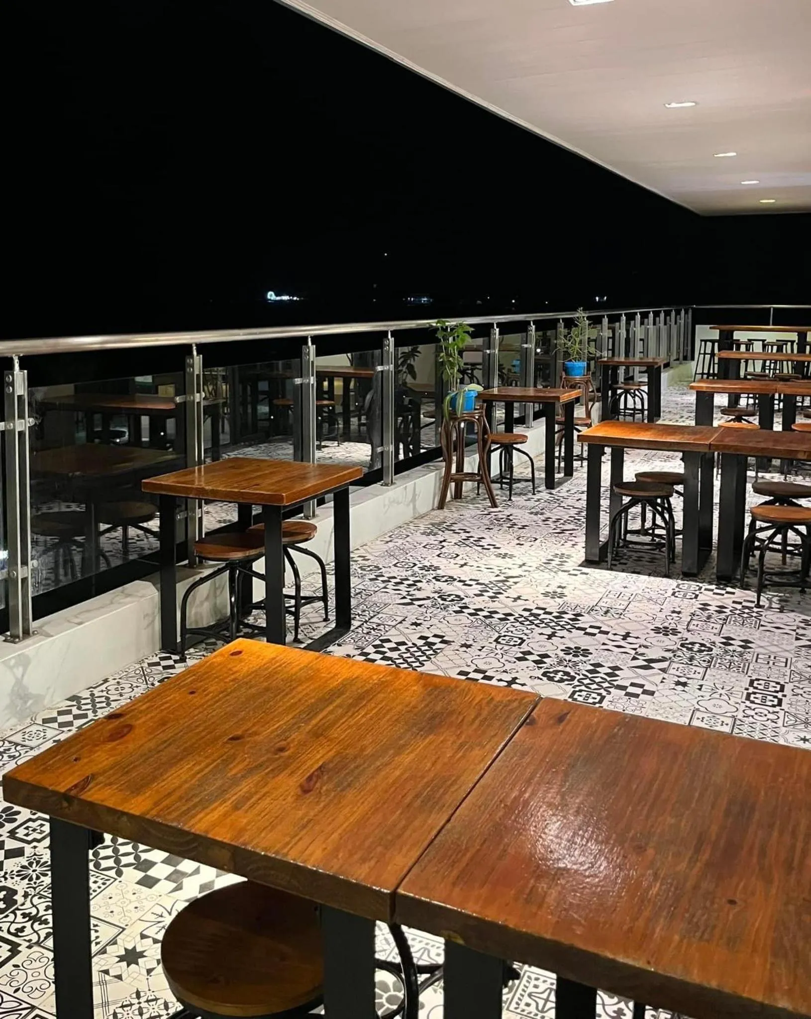 Restaurant/places to eat in W Golf Resort