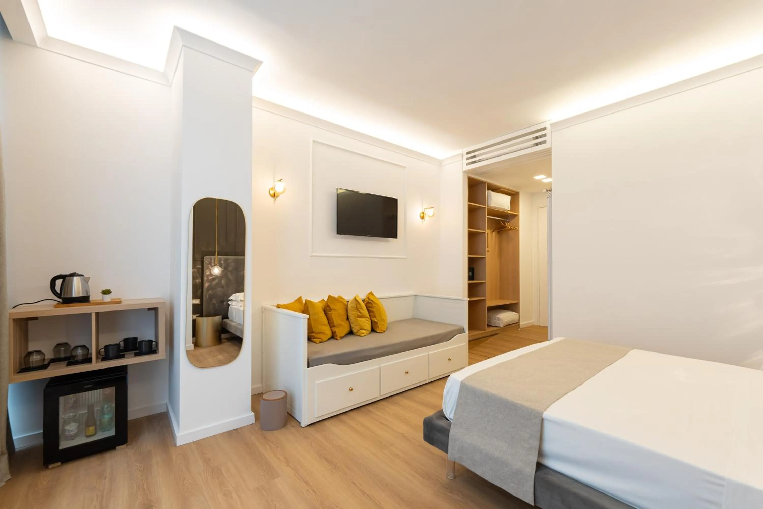 TV and multimedia, Bed in Toledo Relais Suites - By Pera Rooms Collection