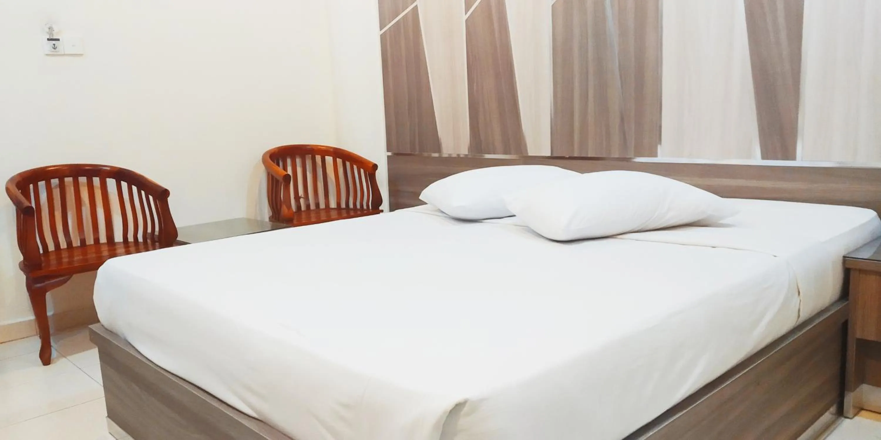 Bed in Paradise Hotel