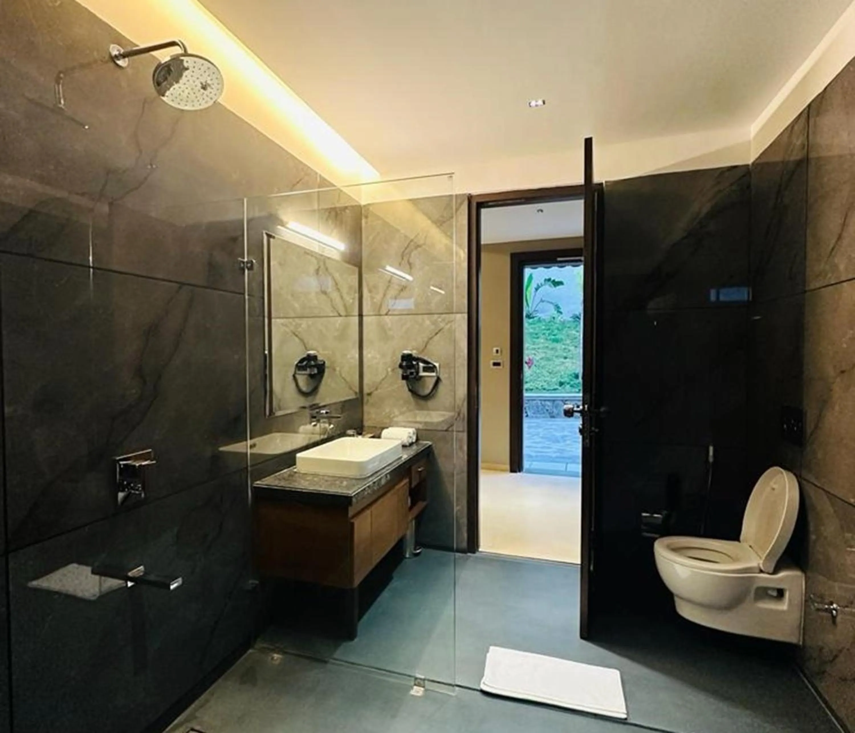 Toilet in Sajjan Bagh Resort Kumbhalgarh