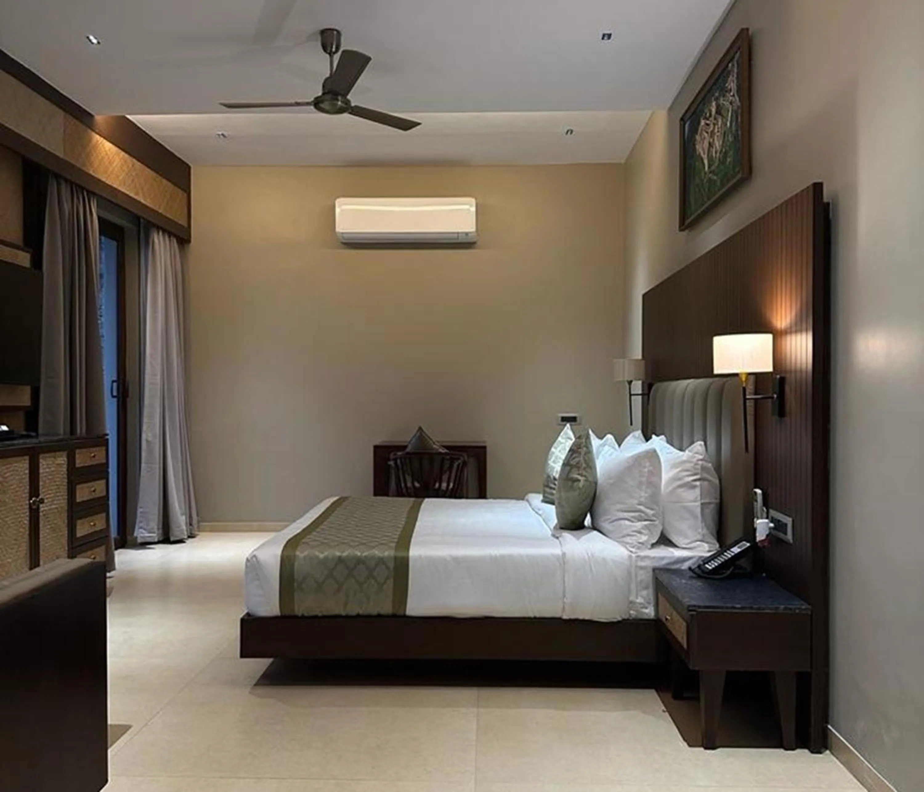 Photo of the whole room, Bed in Sajjan Bagh Resort Kumbhalgarh