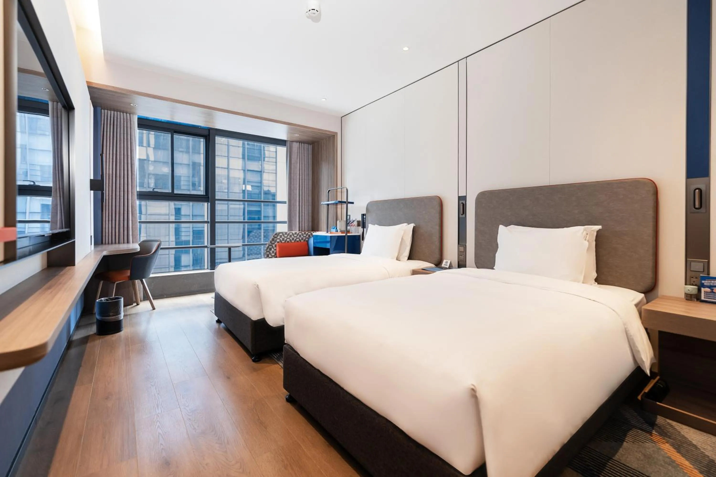 Bed in Holiday Inn Express Shanghai Hongqiao Linkong by IHG