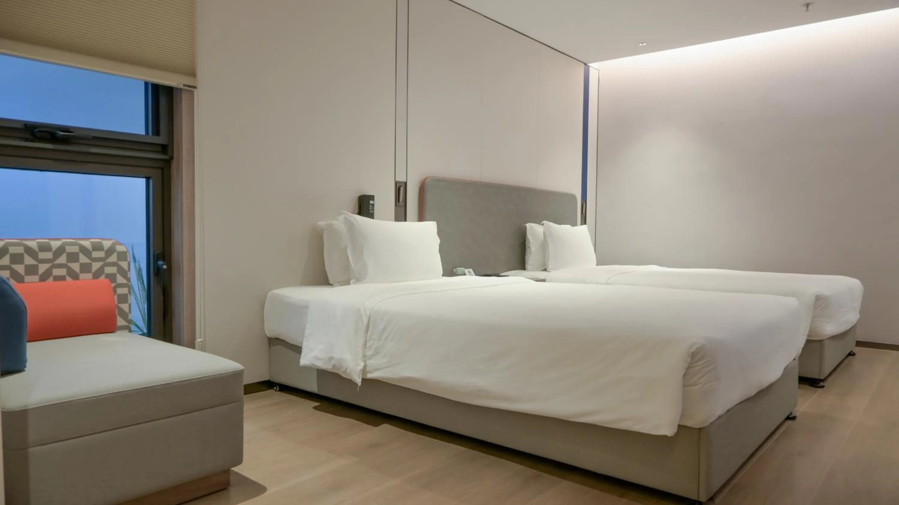 Bed in Holiday Inn Express Shanghai Hongqiao Linkong by IHG