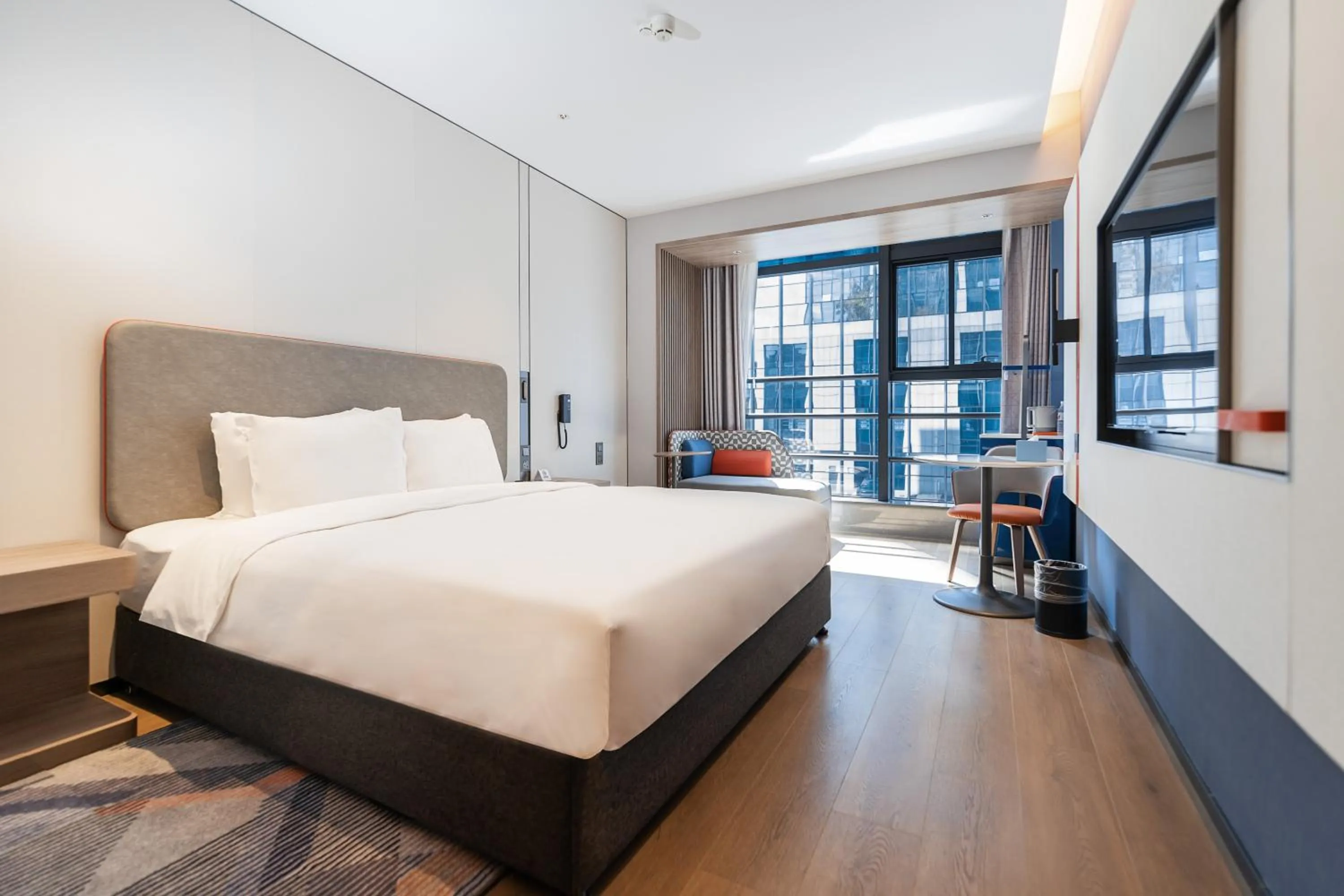 Bed in Holiday Inn Express Shanghai Hongqiao Linkong by IHG