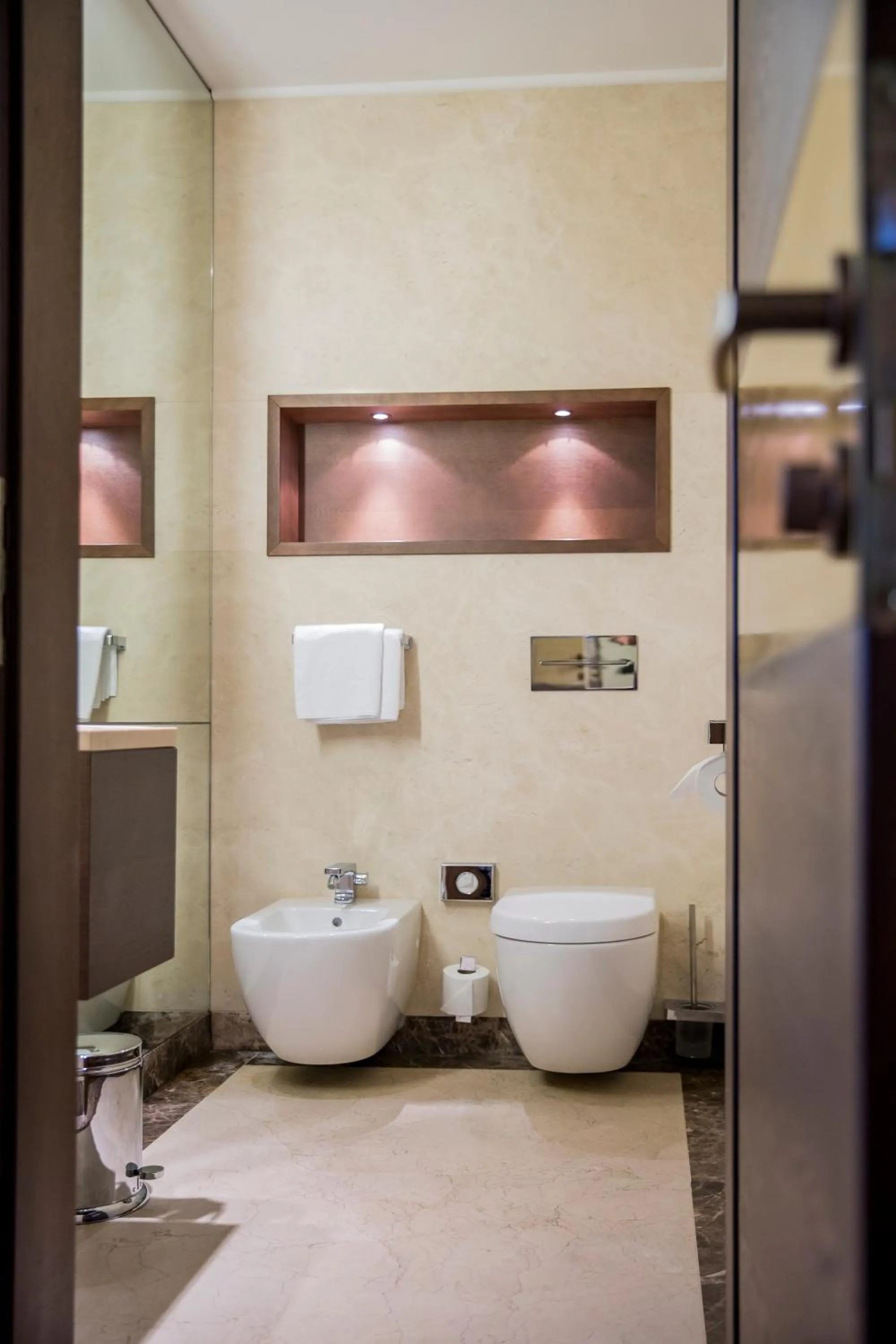 bidet in Iris Porsche Hotel & Restaurant