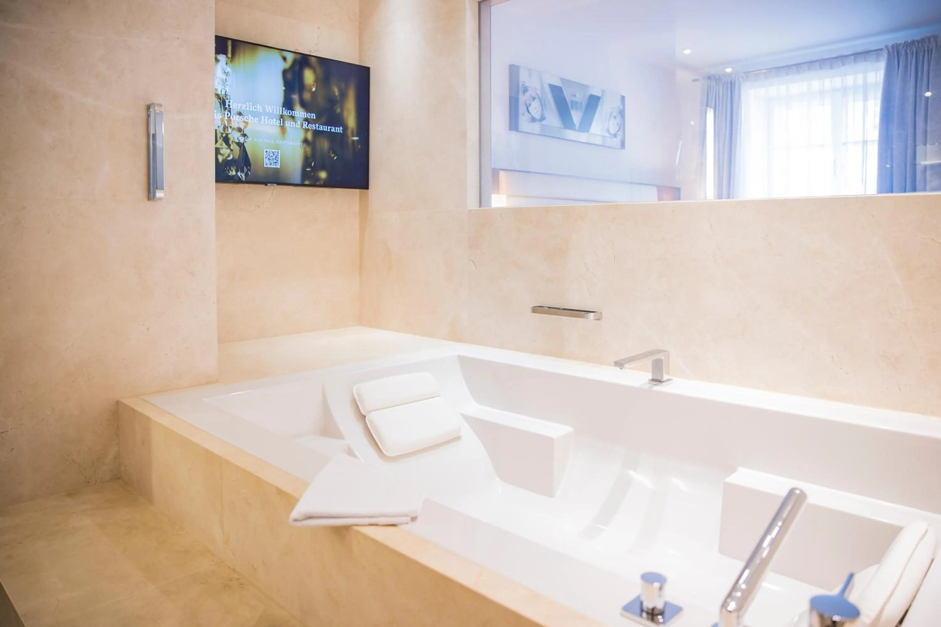 Bath in Iris Porsche Hotel & Restaurant