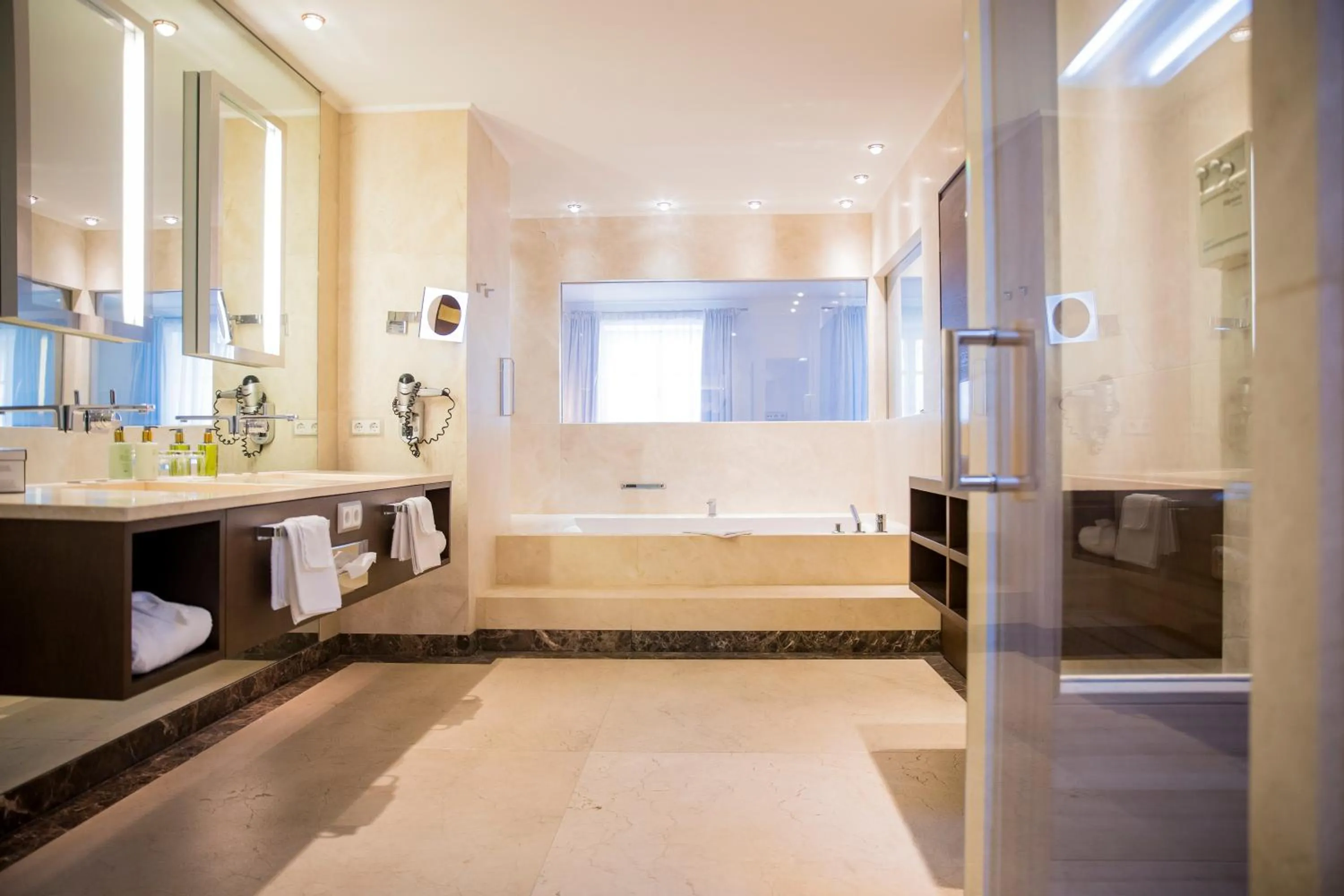 Bathroom in Iris Porsche Hotel & Restaurant