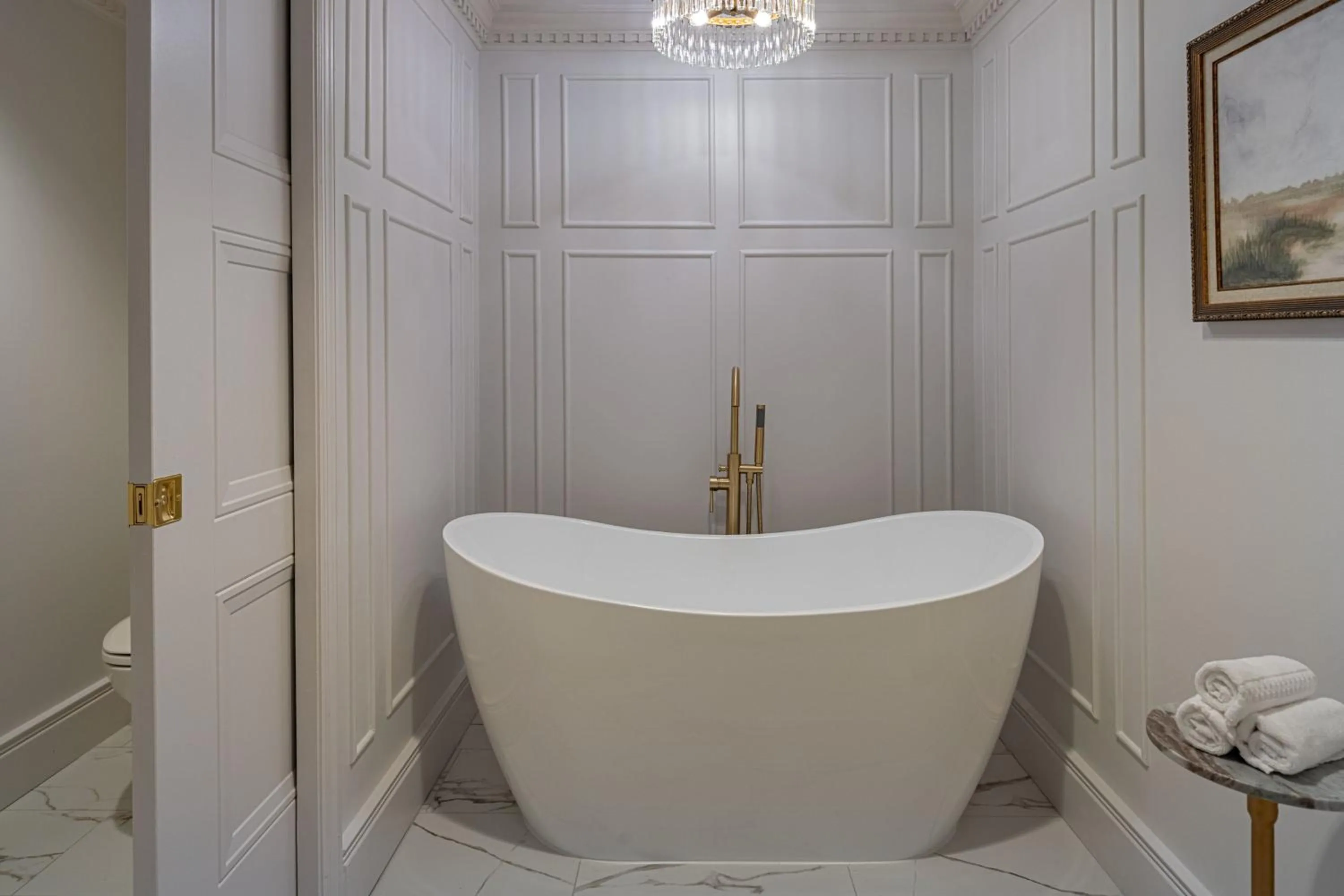 Photo of the whole room in The Publisher, Downtown Fredericksburg, a Tribute Portfolio Hotel