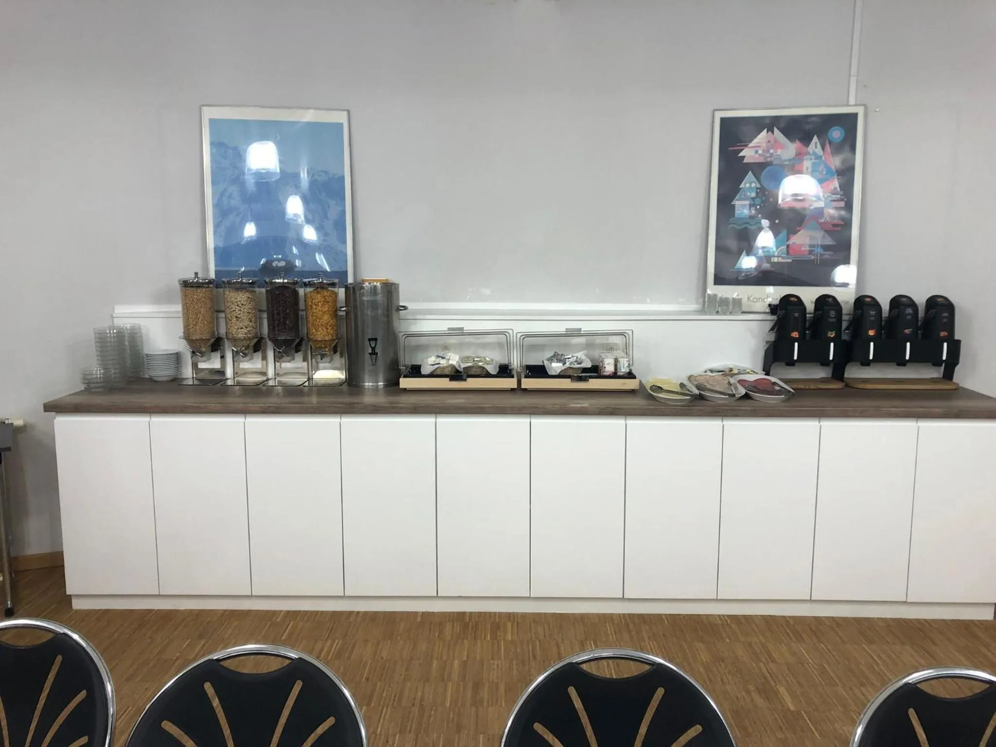 Breakfast in Youth Hostel van Gogh