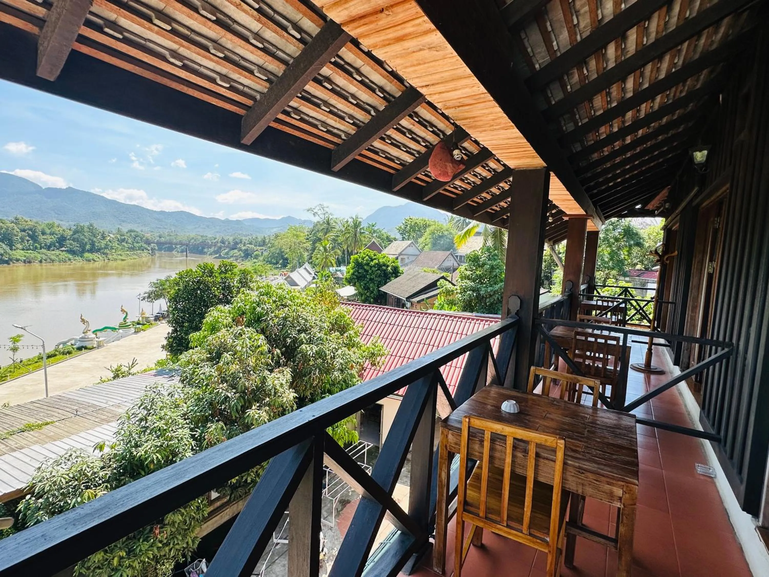 Patio in Kingkham Riverside Hotel